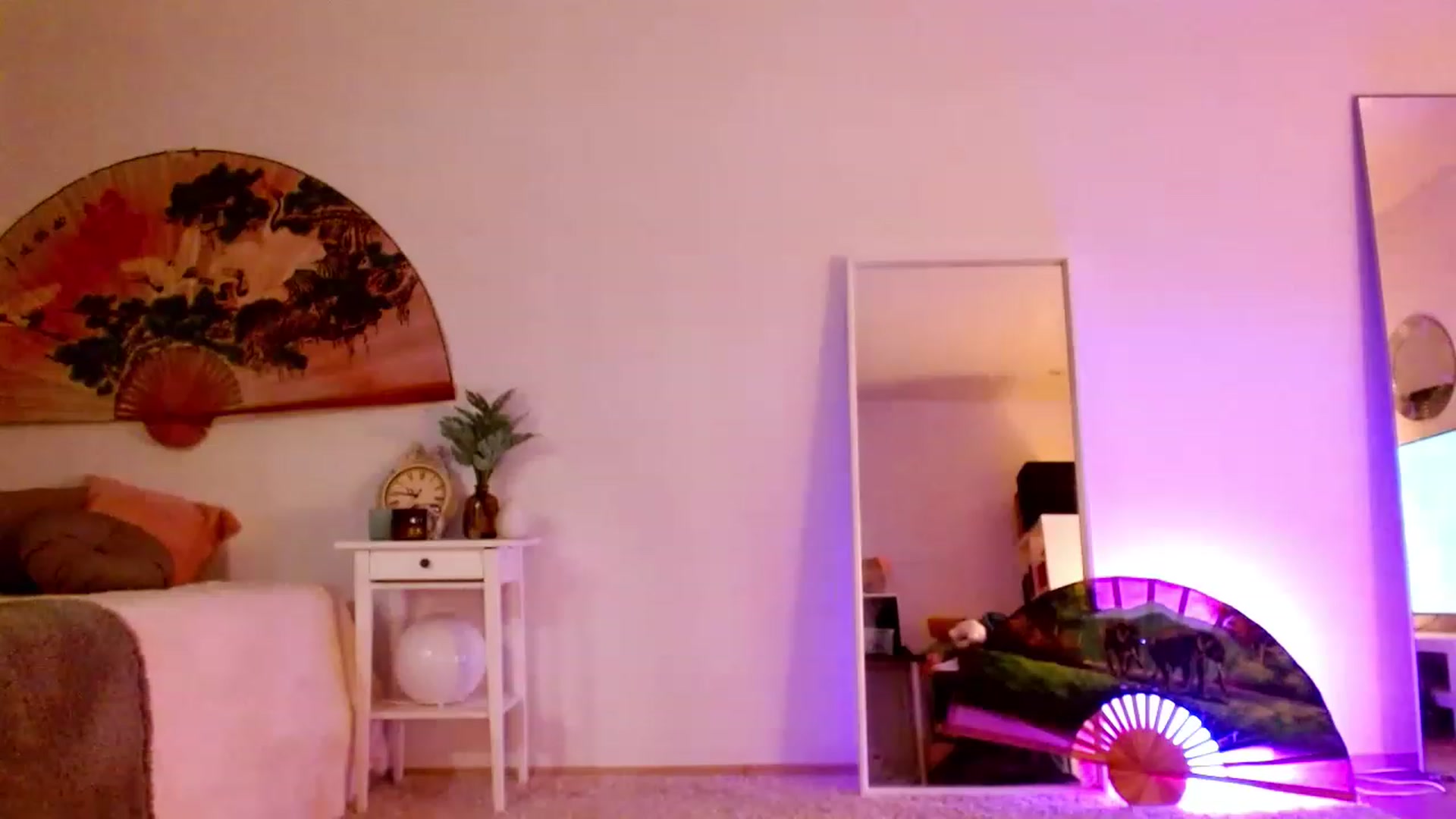 Gallery image thumbnail from AliceStarborn's myfreecams stream on, 04/22/2023, 14:23 image 16 of 20