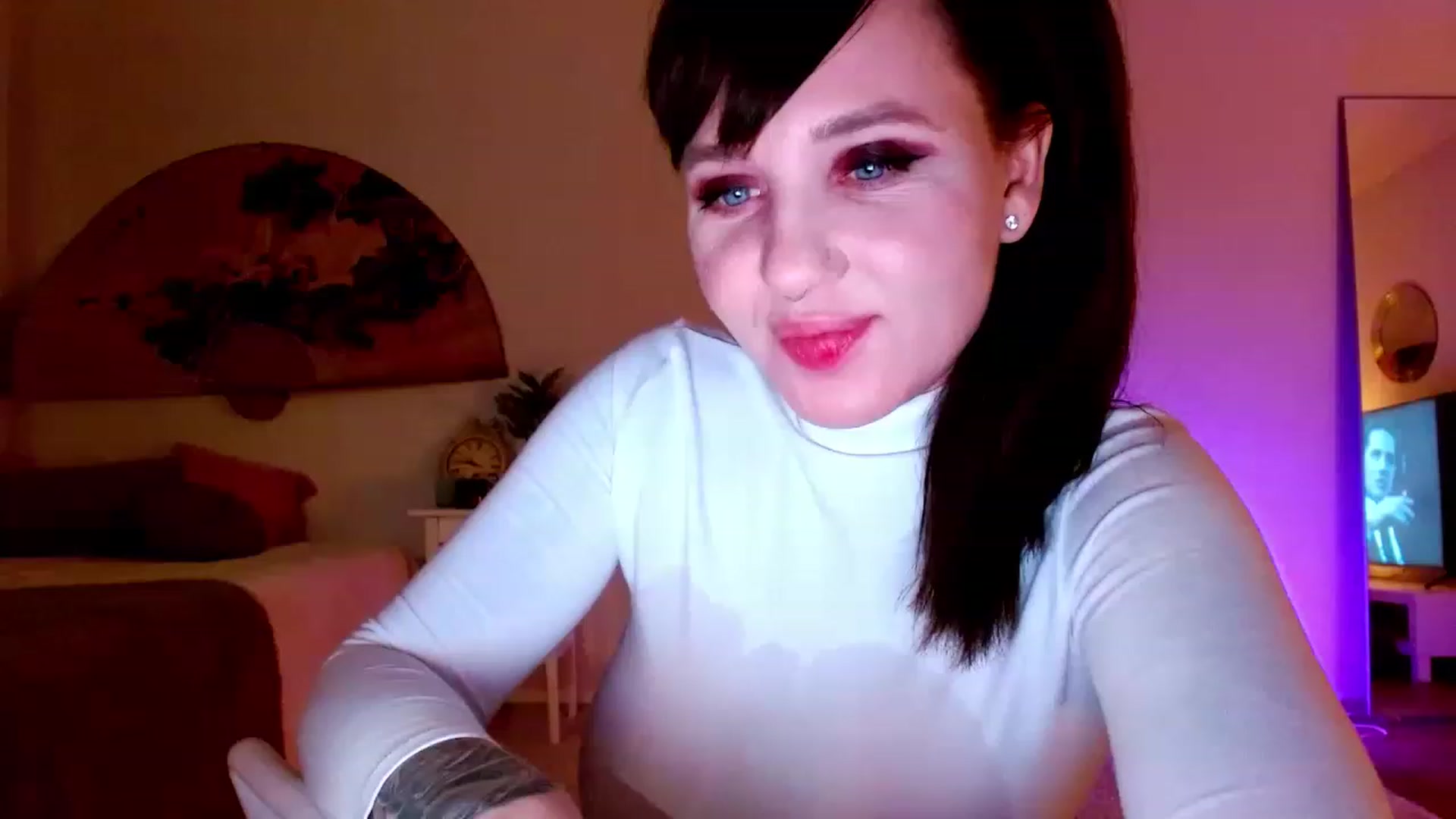 Gallery image thumbnail from AliceStarborn's myfreecams stream on, 04/22/2023, 14:23 image 13 of 20