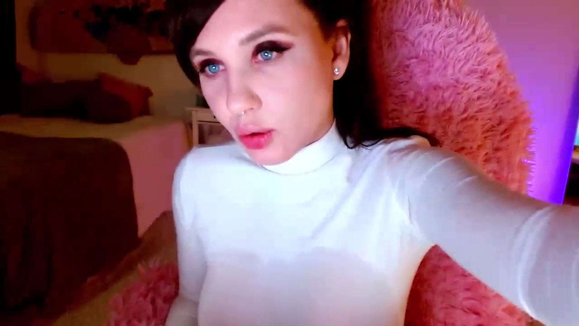 Gallery image thumbnail from AliceStarborn's myfreecams stream on, 04/22/2023, 14:23 image 19 of 20
