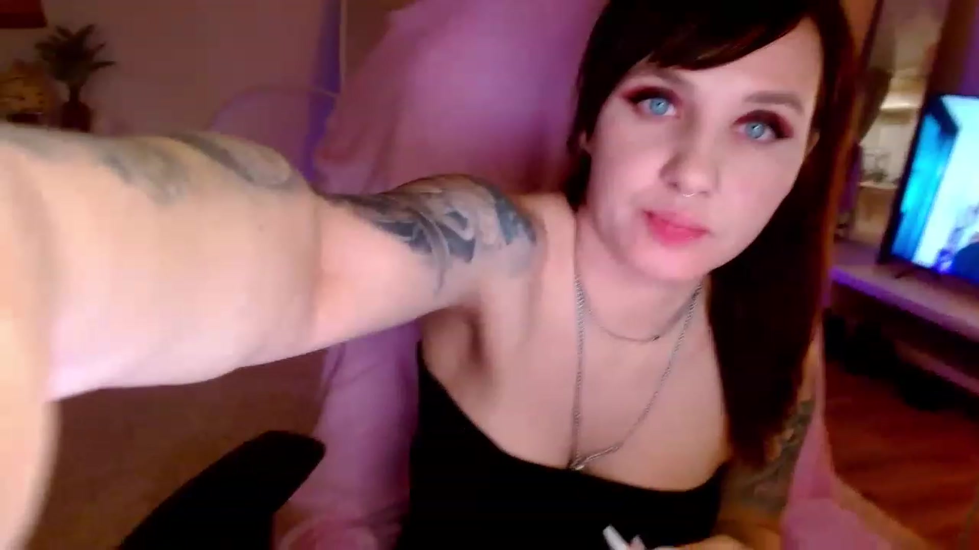 Gallery image thumbnail from AliceStarborn's myfreecams stream on, 04/22/2023, 16:17 image 20 of 20