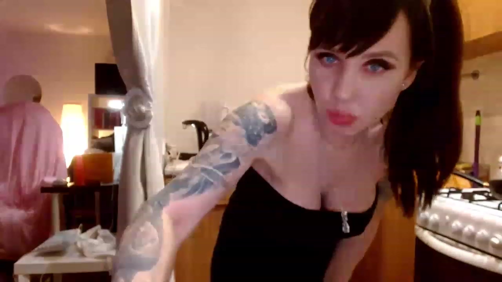 Gallery image thumbnail from AliceStarborn's myfreecams stream on, 04/22/2023, 16:17 image 17 of 20
