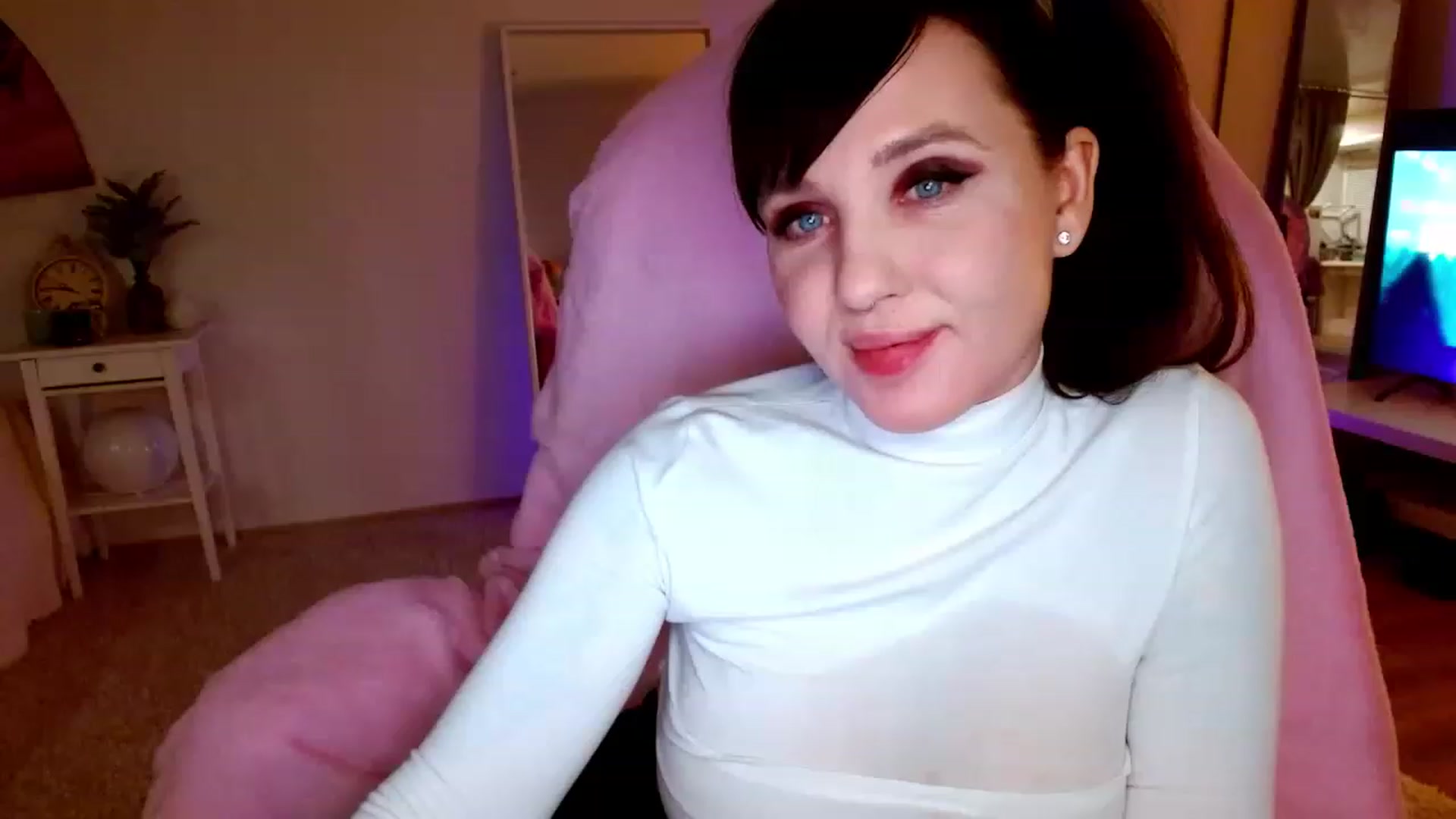Gallery image thumbnail from AliceStarborn's myfreecams stream on, 04/22/2023, 16:17 image 1 of 20