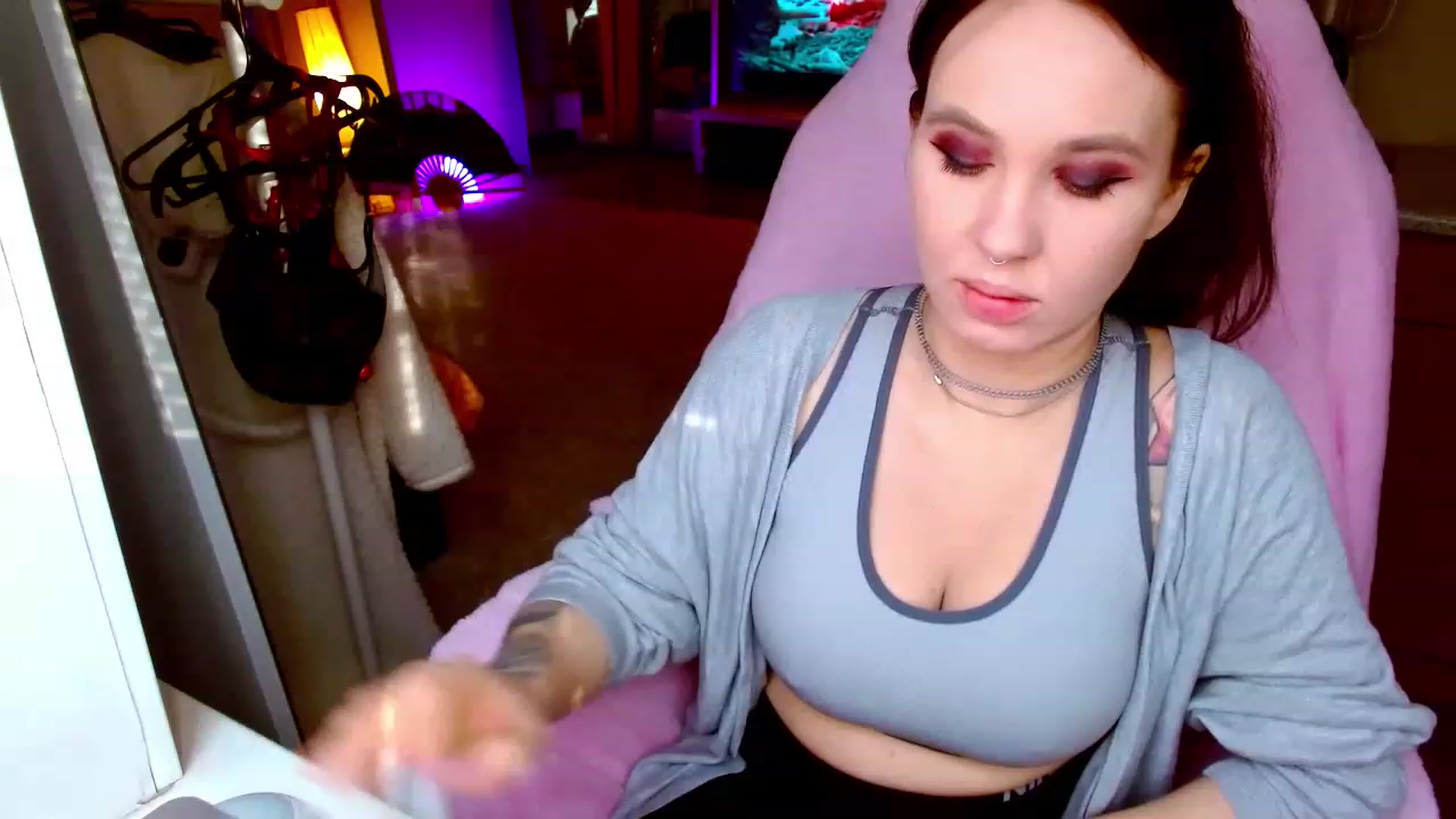 Gallery image thumbnail from AliceStarborn's myfreecams stream on, 04/23/2023, 12:08 image 1 of 20