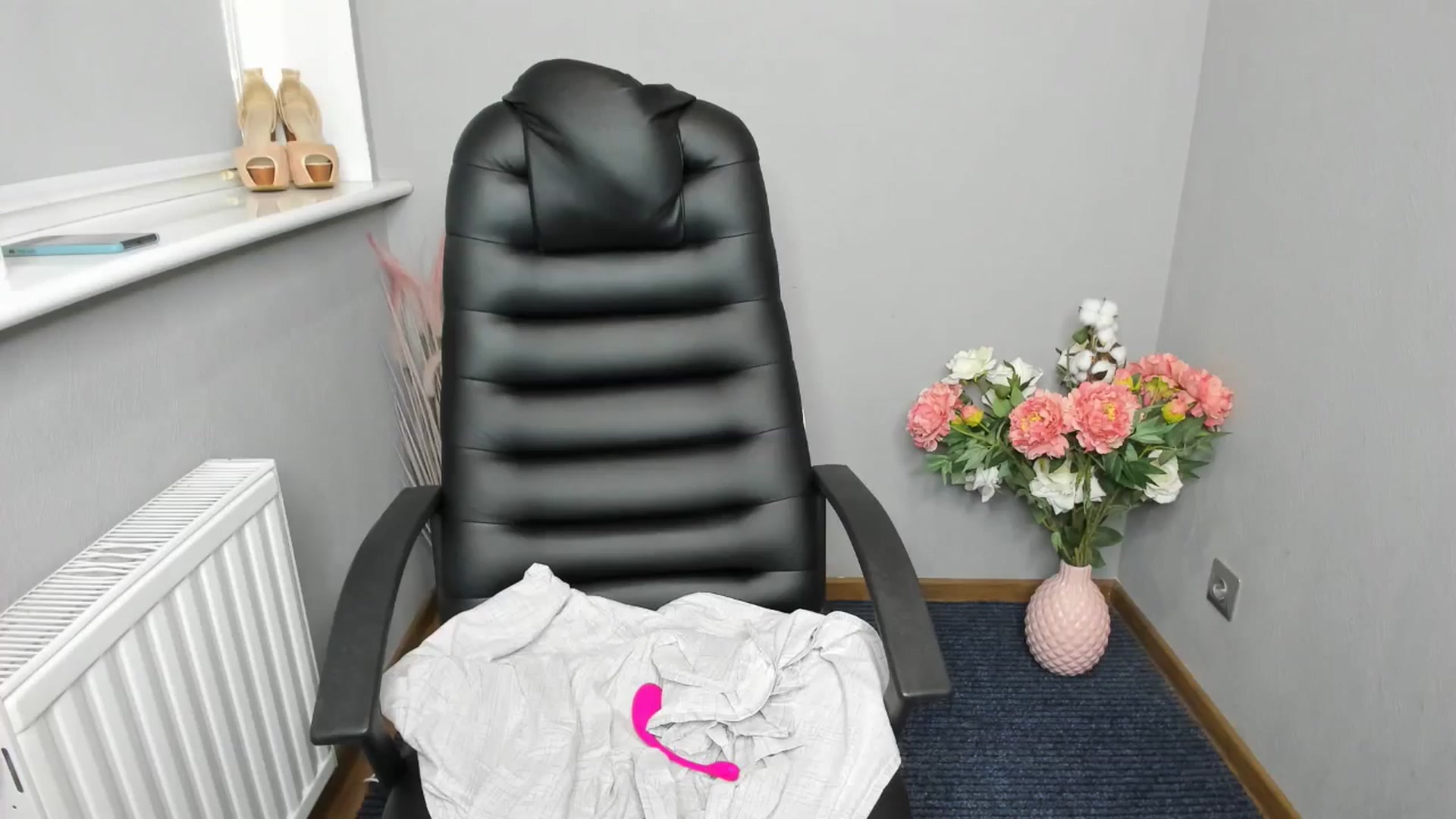 Gallery image thumbnail from AliceWonderr's myfreecams stream on, 08/04/2025, 11:58 image 11 of 20
