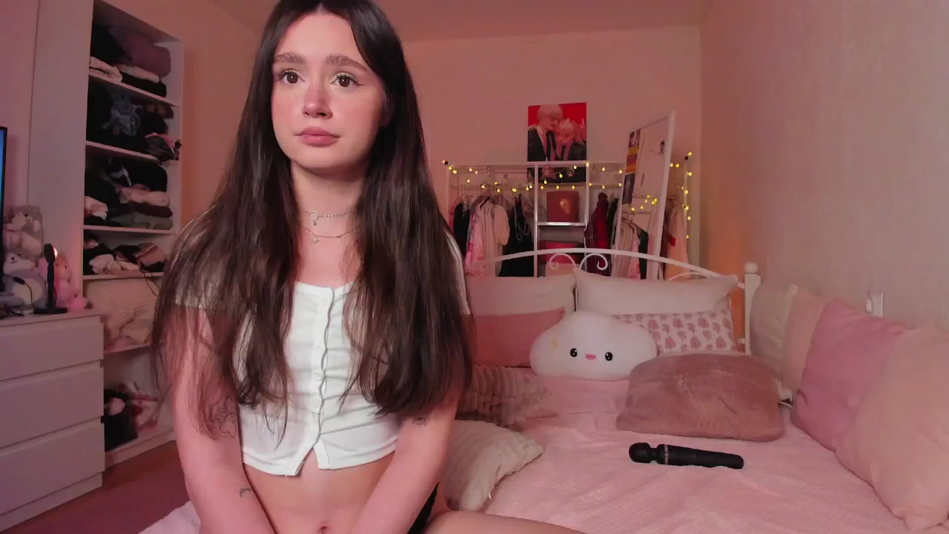 Gallery image thumbnail from AliceXsweeT's myfreecams stream on, 11/21/2024, 17:31 image 1 of 20
