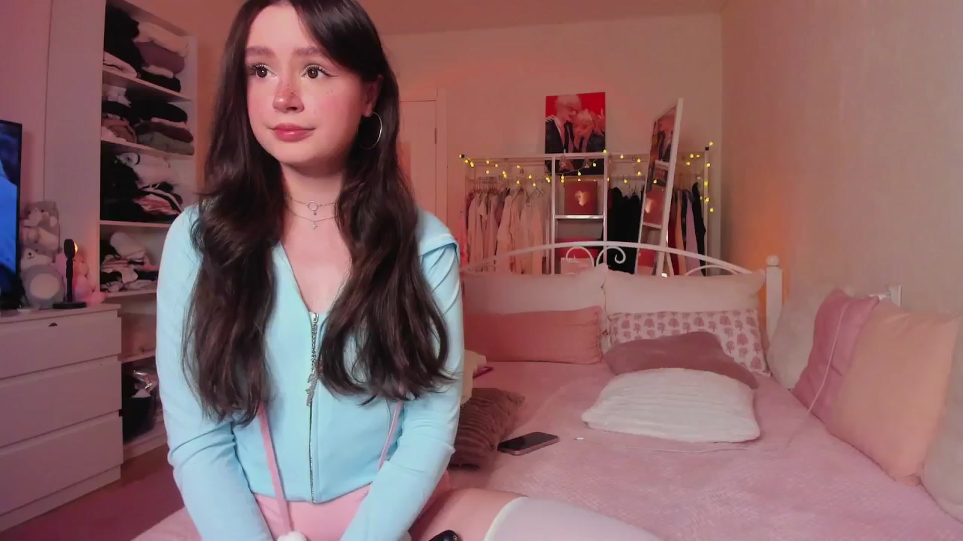 Gallery image thumbnail from AliceXsweeT's myfreecams stream on, 12/18/2024, 16:09 image 19 of 20