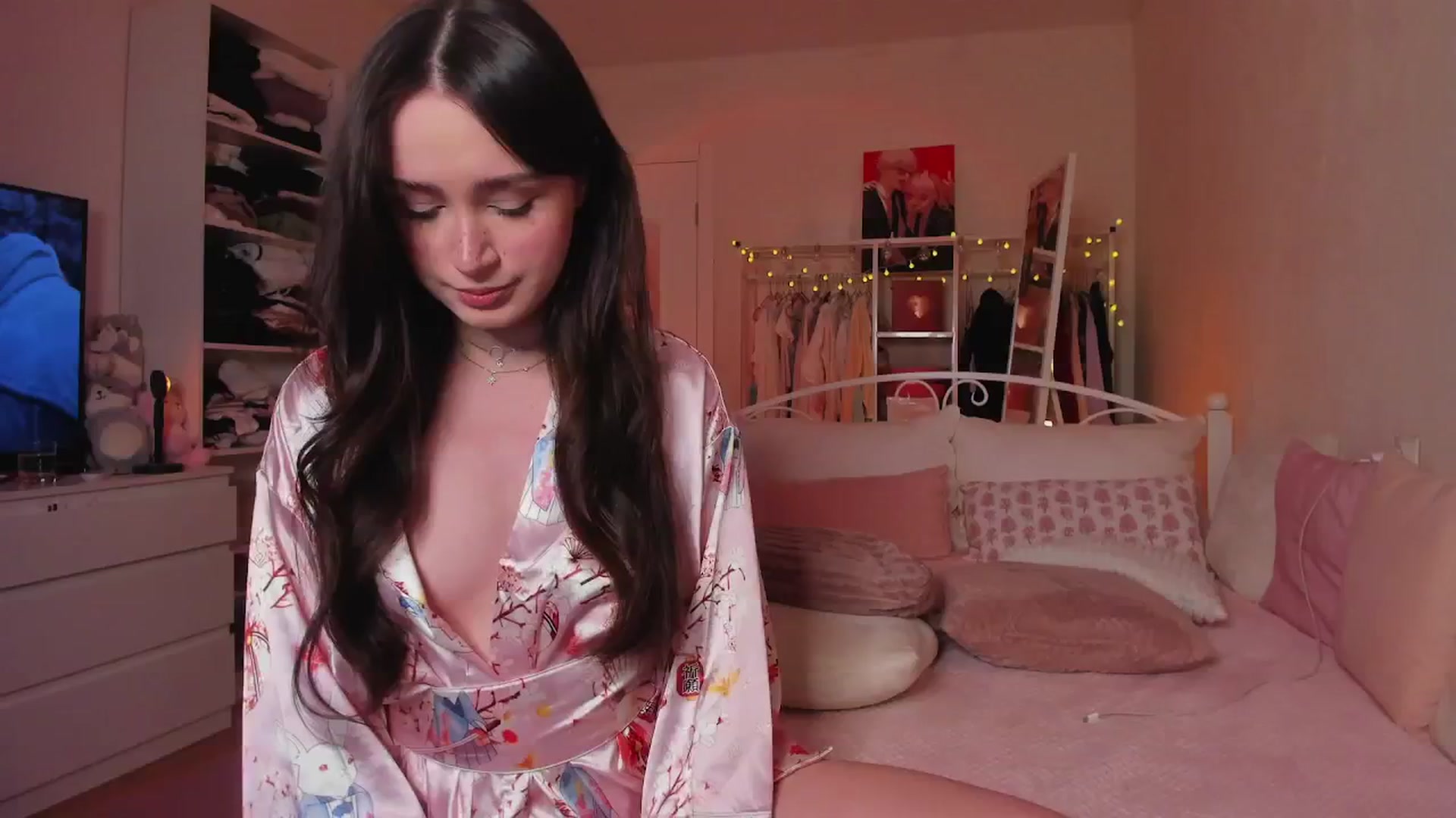 Gallery image thumbnail from AliceXsweeT's myfreecams stream on, 12/19/2024, 16:25 image 9 of 20