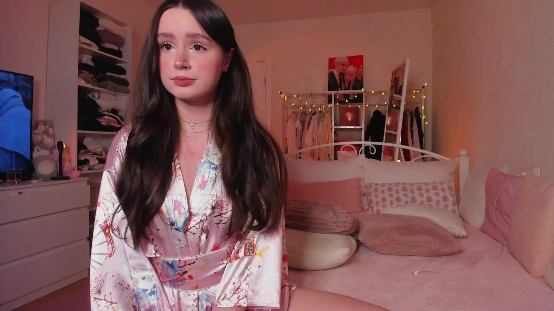 Gallery image thumbnail from AliceXsweeT's myfreecams stream on, 12/19/2024, 16:25 image 5 of 20