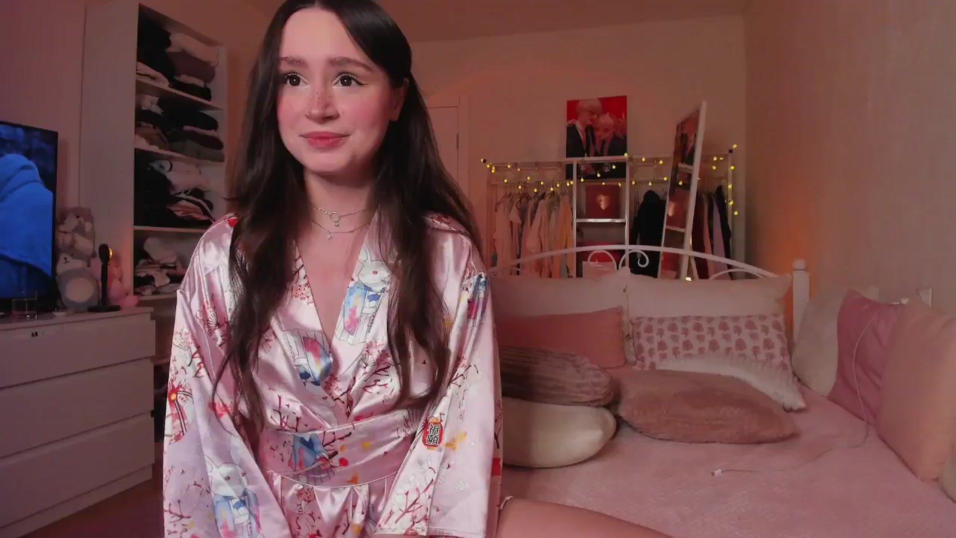 Gallery image thumbnail from AliceXsweeT's myfreecams stream on, 12/19/2024, 16:25 image 2 of 20
