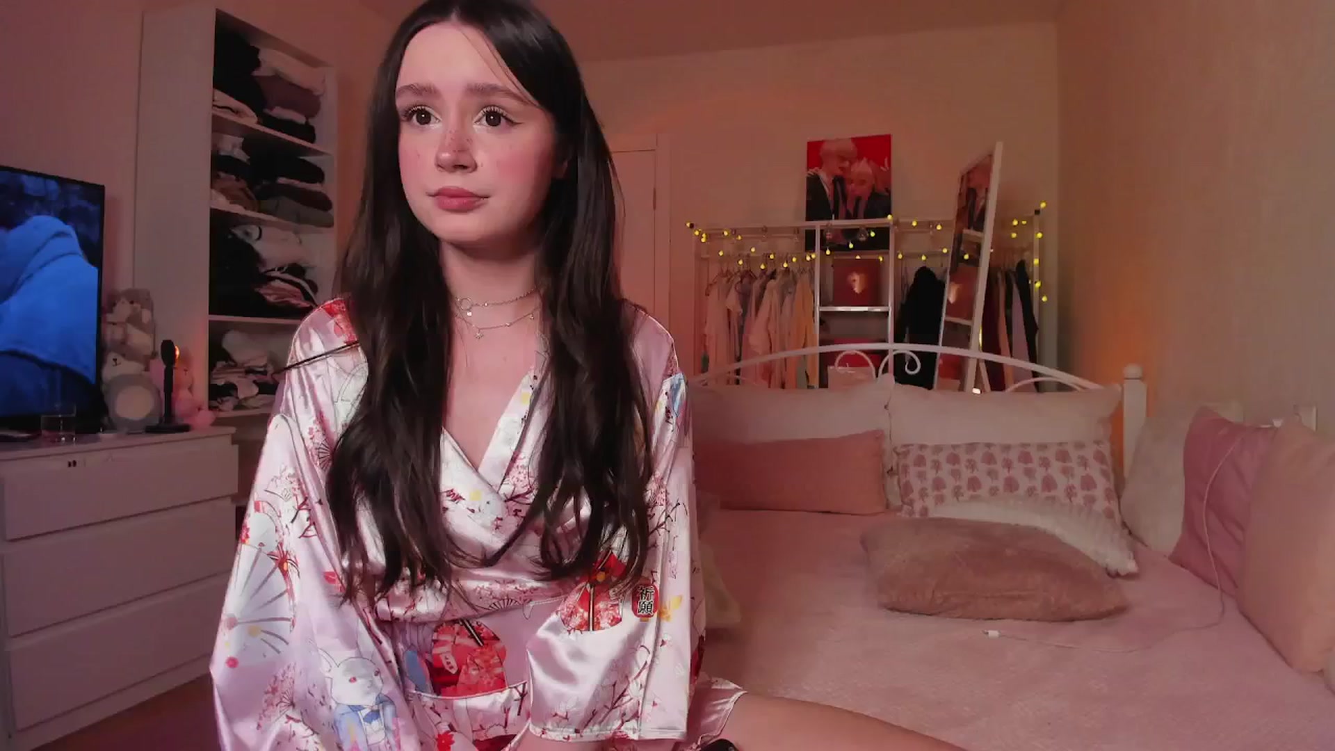 Gallery image thumbnail from AliceXsweeT's myfreecams stream on, 12/19/2024, 18:11 image 8 of 20