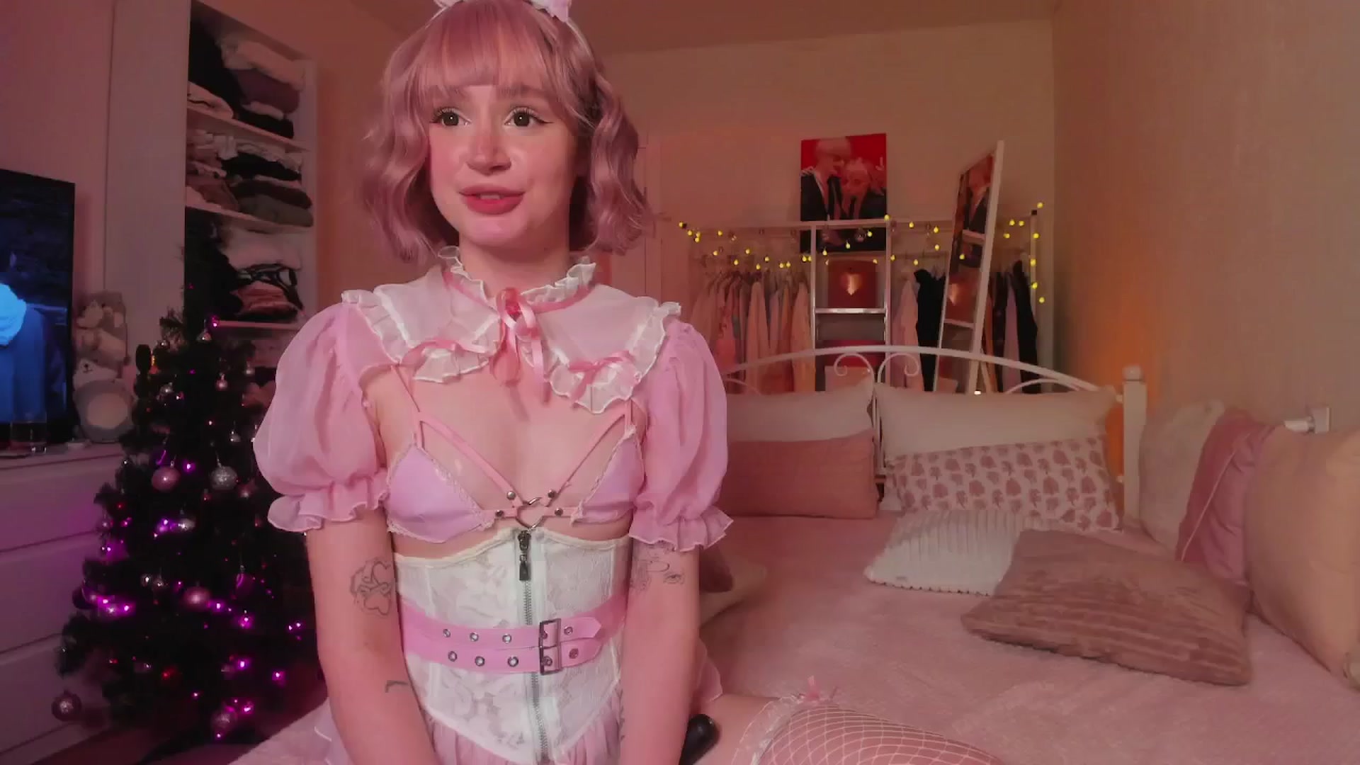 Gallery image thumbnail from AliceXsweeT's myfreecams stream on, 12/28/2024, 17:37 image 19 of 20