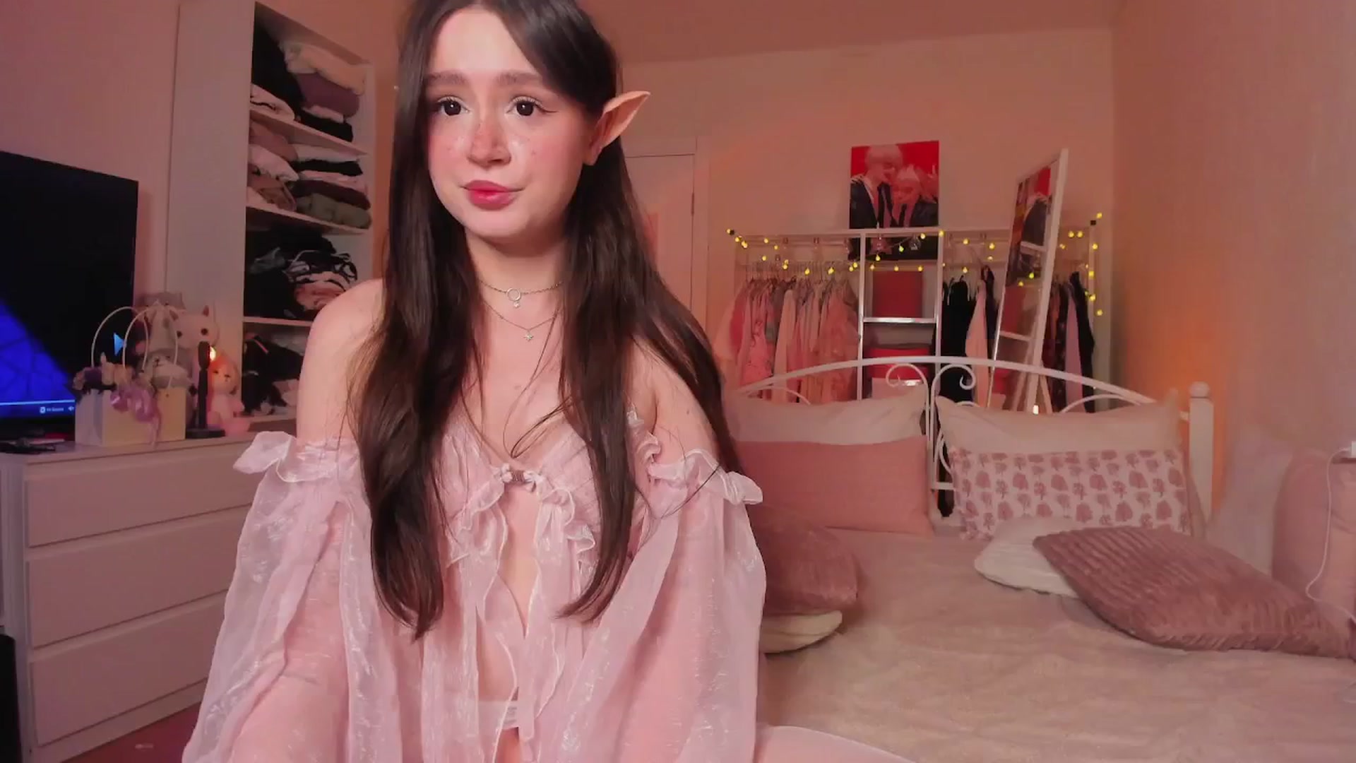 Gallery image thumbnail from AliceXsweeT's myfreecams stream on, 02/02/2025, 16:39 image 12 of 20