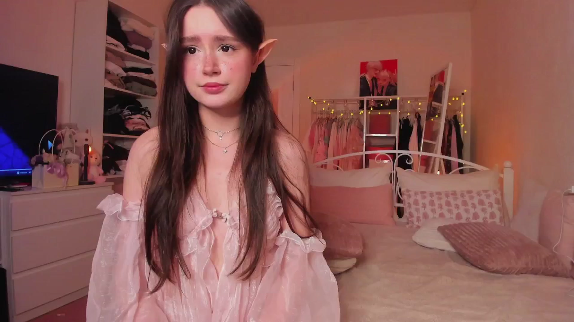 Gallery image thumbnail from AliceXsweeT's myfreecams stream on, 02/02/2025, 16:39 image 15 of 20