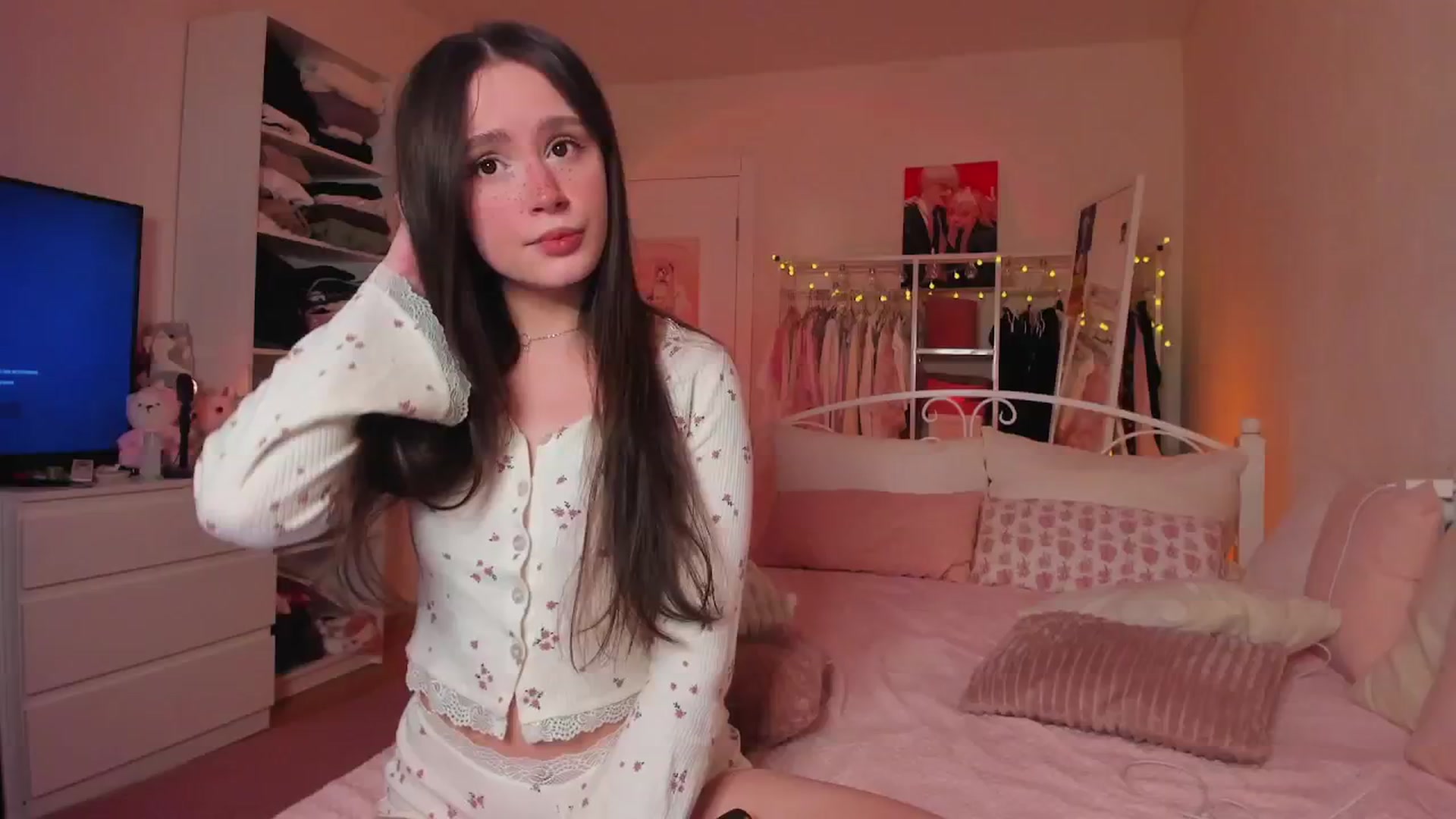 Gallery image thumbnail from AliceXsweeT's myfreecams stream on, 02/15/2025, 16:13 image 5 of 20