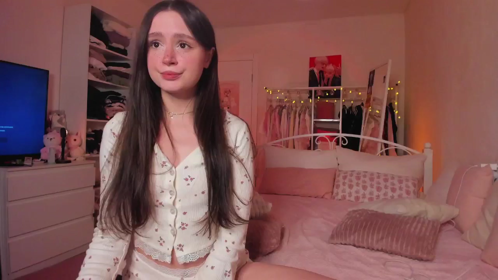 Gallery image thumbnail from AliceXsweeT's myfreecams stream on, 02/15/2025, 16:13 image 12 of 20