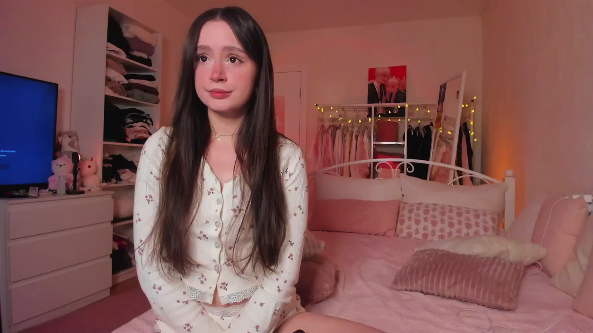 Gallery image thumbnail from AliceXsweeT's myfreecams stream on, 02/15/2025, 16:13 image 4 of 20