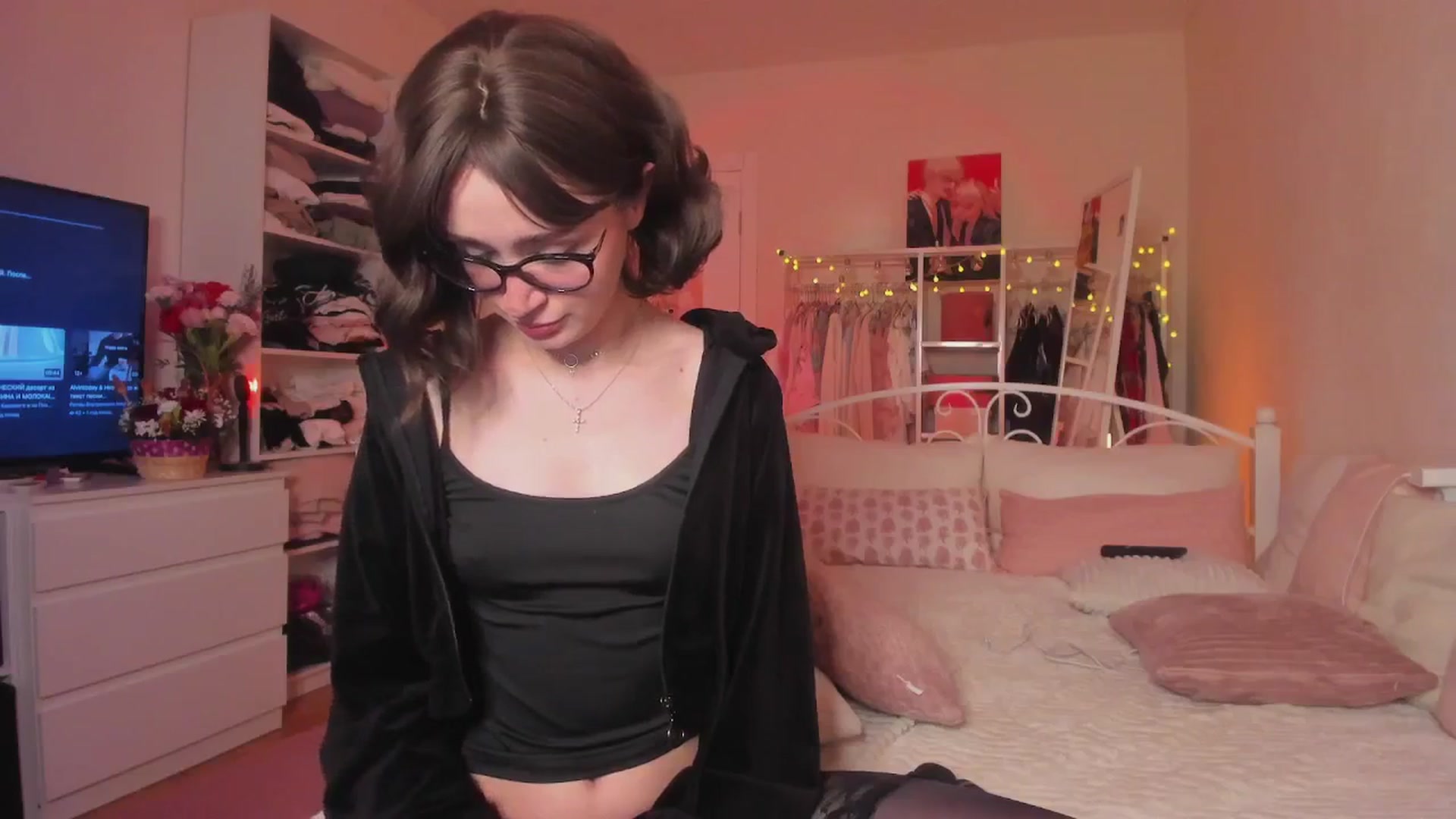 Gallery image thumbnail from AliceXsweeT's myfreecams stream on, 03/10/2025, 16:25 image 8 of 20