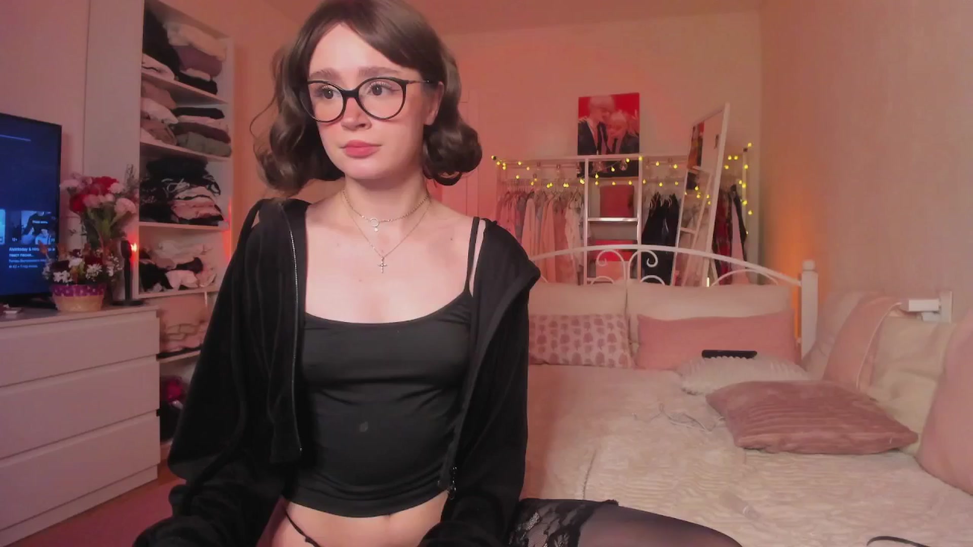 Gallery image thumbnail from AliceXsweeT's myfreecams stream on, 03/10/2025, 17:36 image 7 of 20