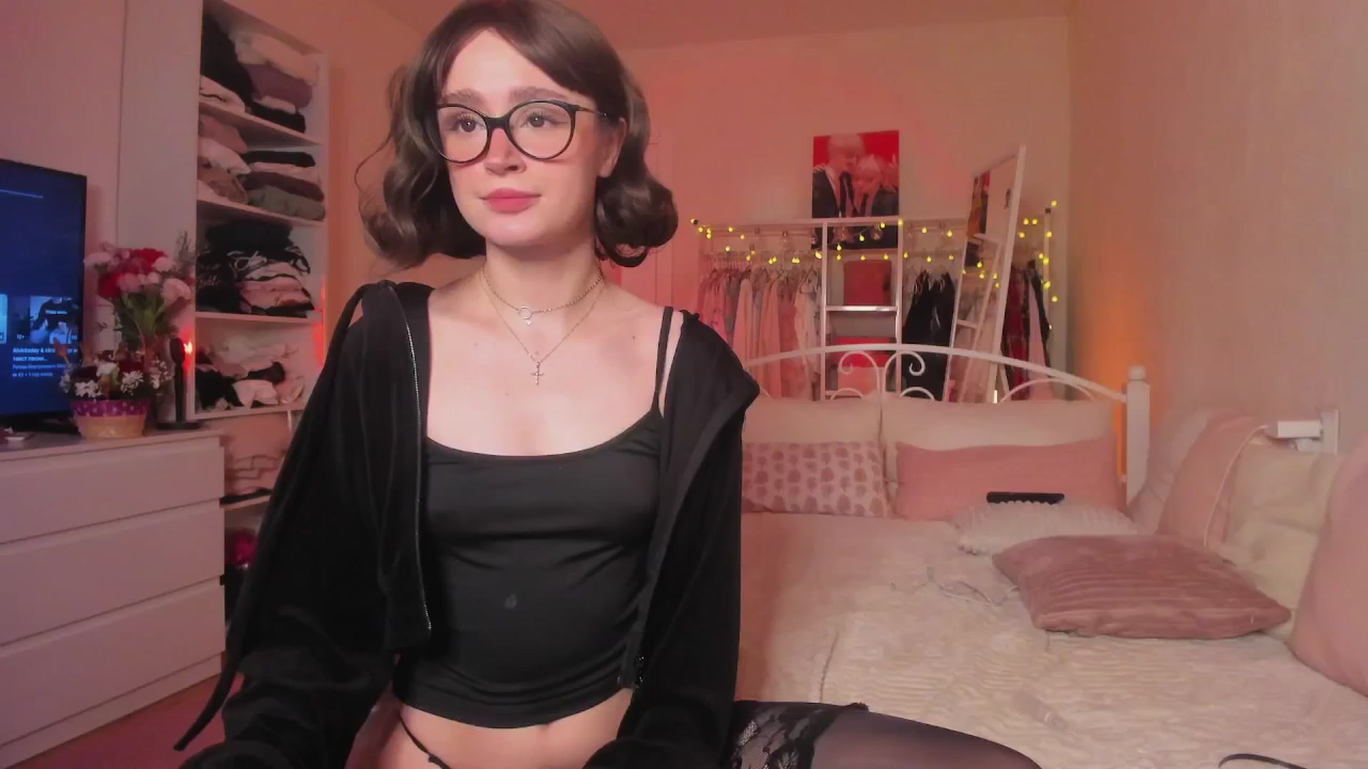 Gallery image thumbnail from AliceXsweeT's myfreecams stream on, 03/10/2025, 17:36 image 8 of 20