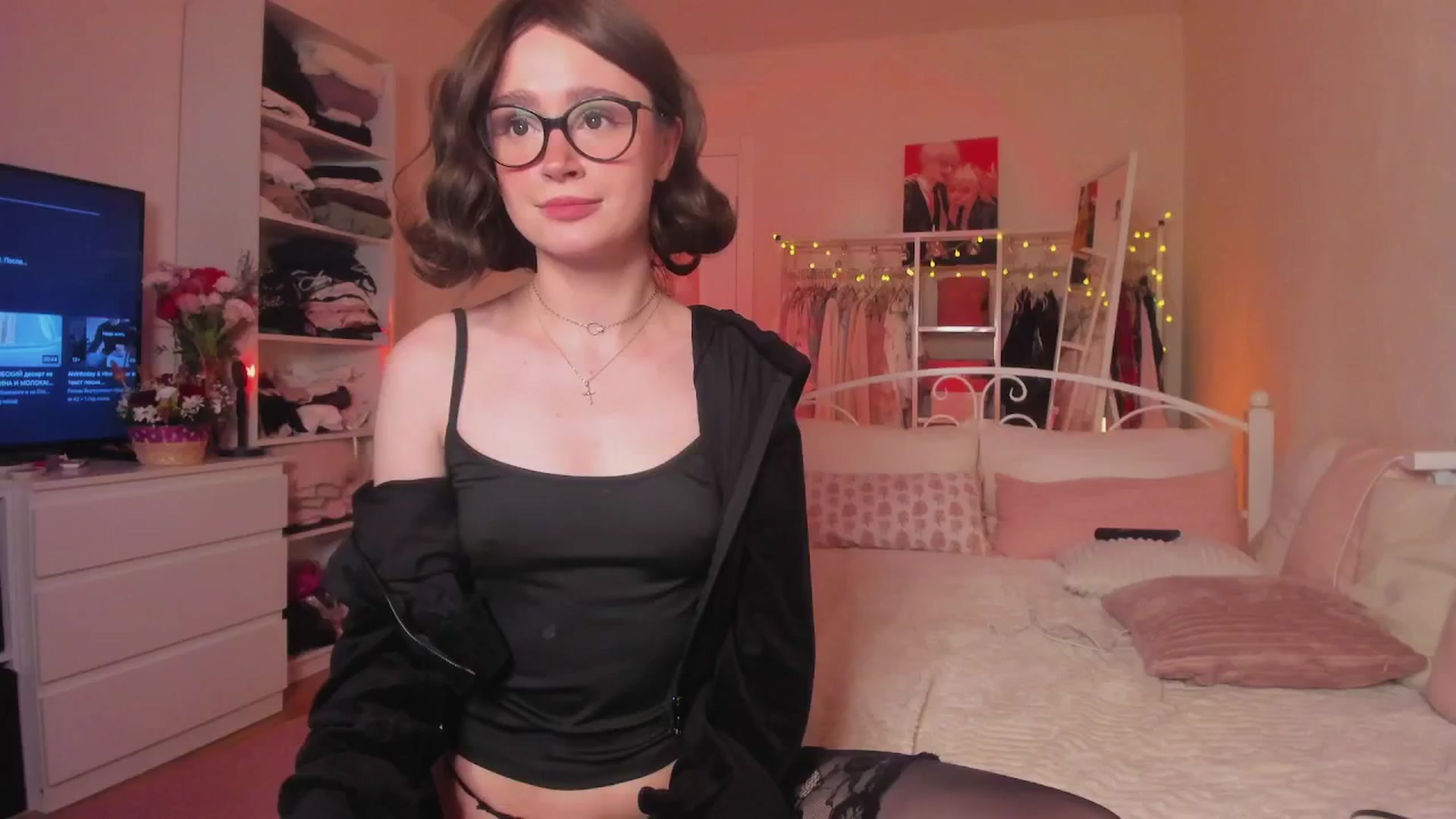 Gallery image thumbnail from AliceXsweeT's myfreecams stream on, 03/10/2025, 17:36 image 13 of 20
