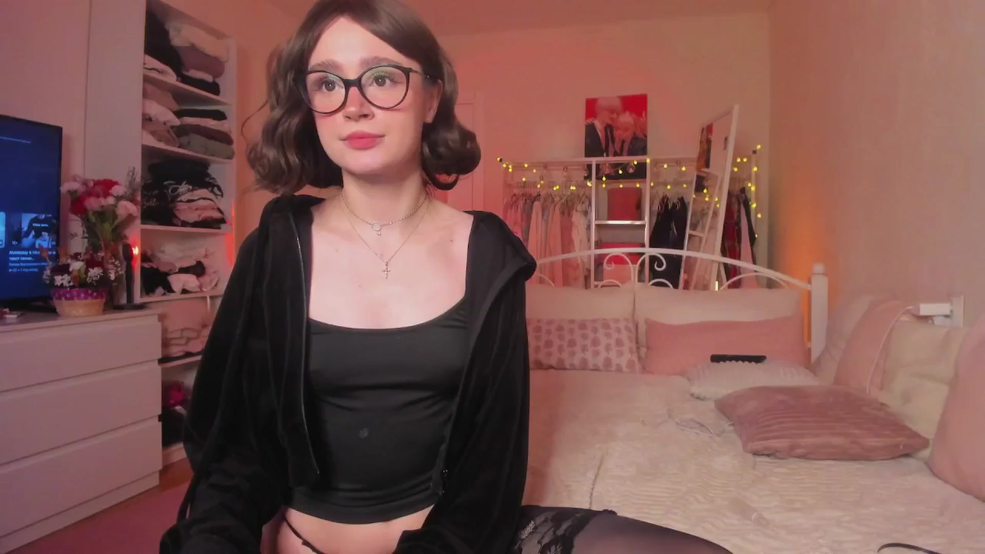 Gallery image thumbnail from AliceXsweeT's myfreecams stream on, 03/10/2025, 17:36 image 4 of 20