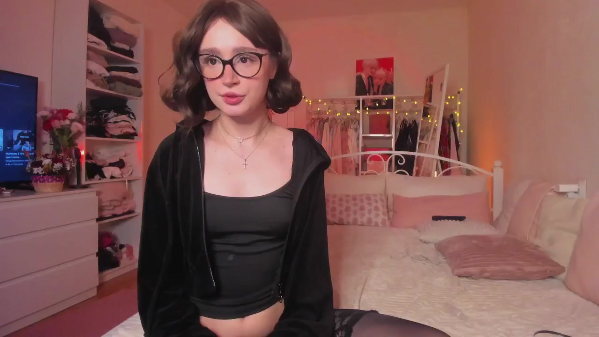 Gallery image thumbnail from AliceXsweeT's myfreecams stream on, 03/10/2025, 17:36 image 3 of 20