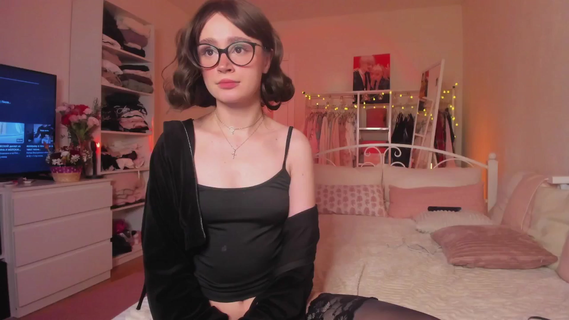 Gallery image thumbnail from AliceXsweeT's myfreecams stream on, 03/10/2025, 17:36 image 9 of 20