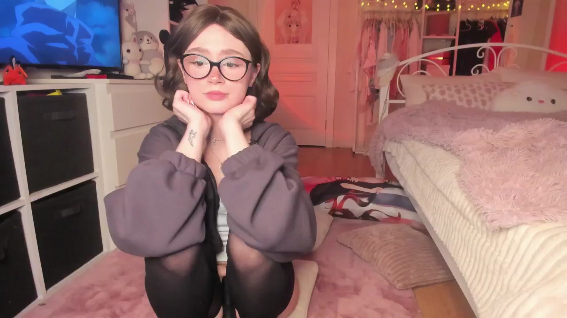 Gallery image thumbnail from AliceXsweeT's myfreecams stream on, 03/21/2025, 17:37 image 12 of 20