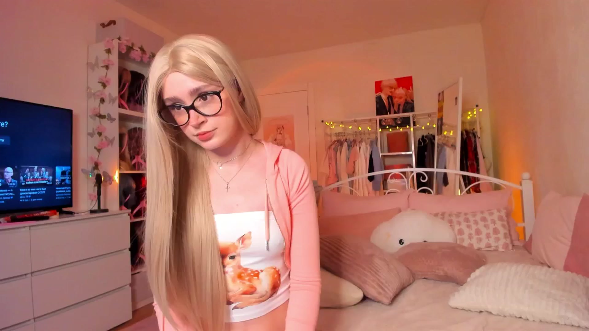 Gallery image thumbnail from AliceXsweeT's myfreecams stream on, 04/29/2025, 17:45 image 4 of 20