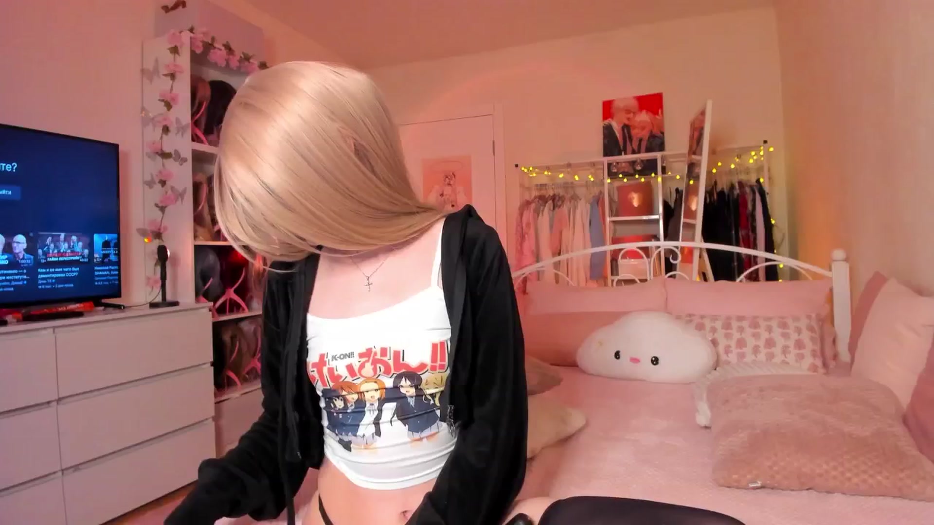 Gallery image thumbnail from AliceXsweeT's myfreecams stream on, 05/06/2025, 17:31 image 10 of 20