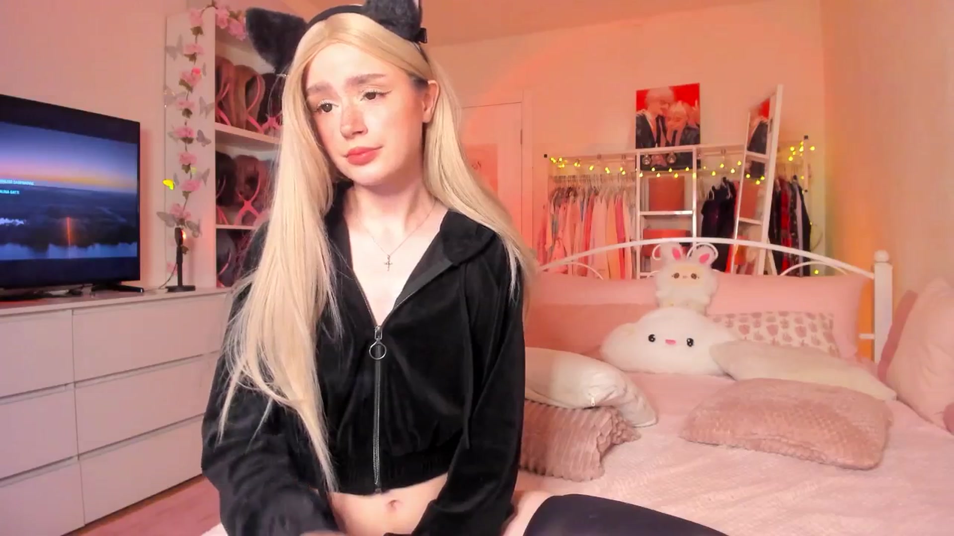 Gallery image thumbnail from AliceXsweeT's myfreecams stream on, 06/24/2025, 16:46 image 3 of 20
