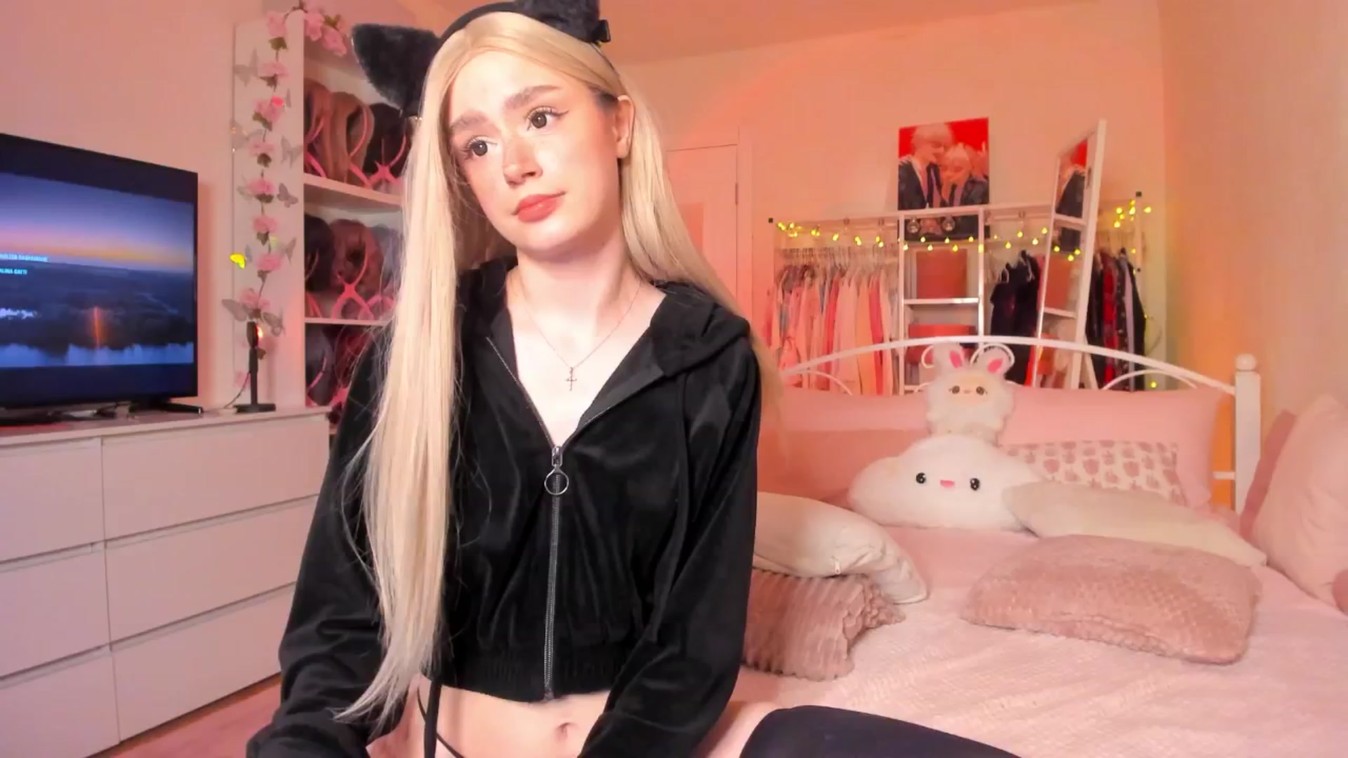 Gallery image thumbnail from AliceXsweeT's myfreecams stream on, 06/24/2025, 16:46 image 19 of 20