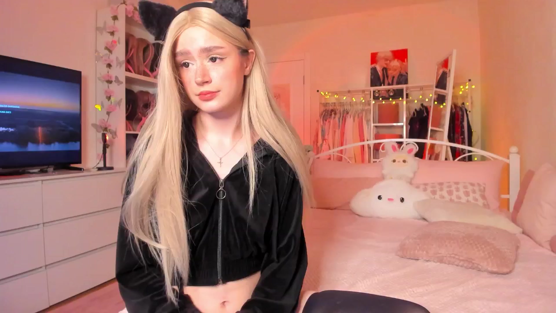 Gallery image thumbnail from AliceXsweeT's myfreecams stream on, 06/24/2025, 17:20 image 4 of 20