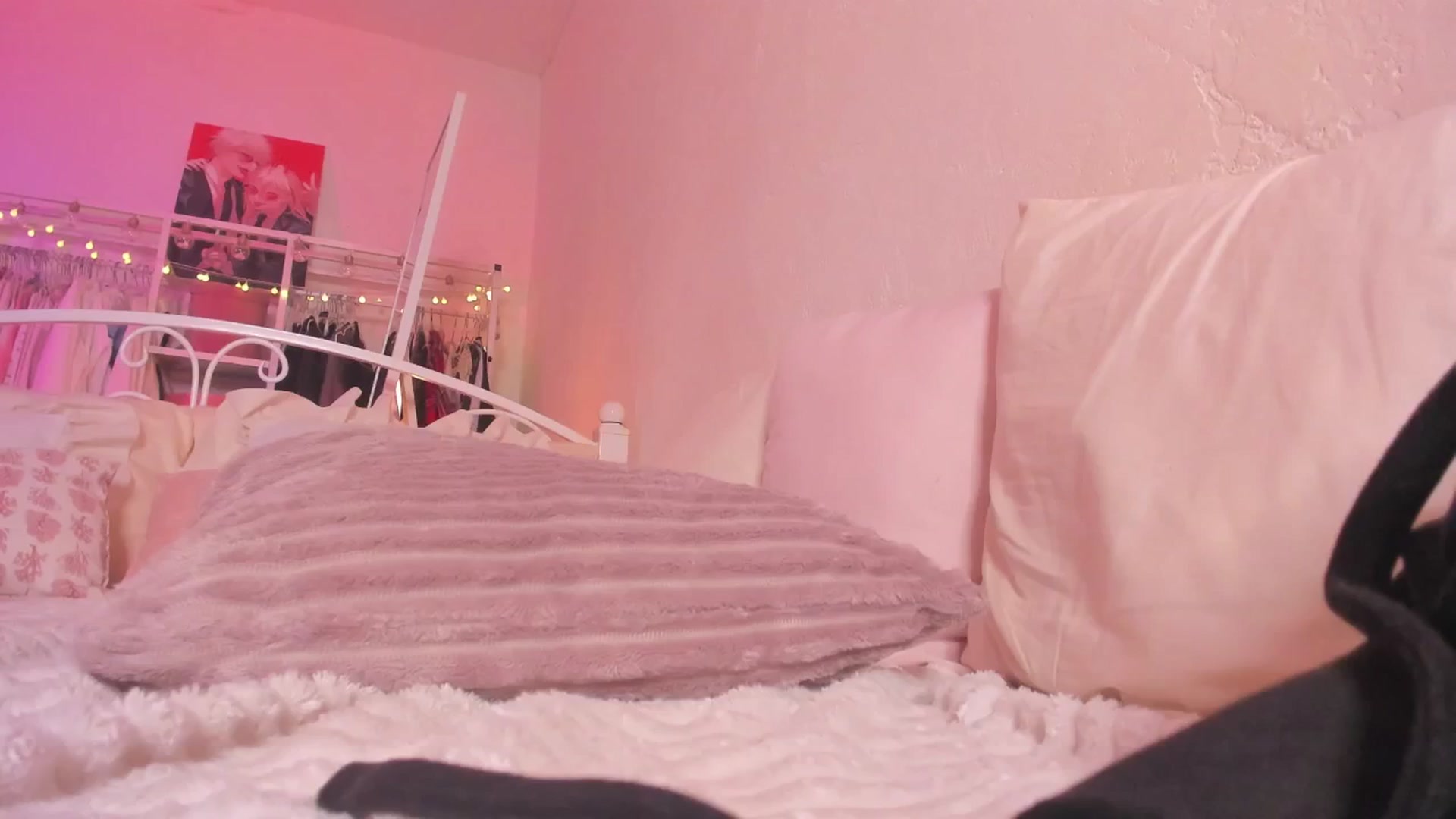Gallery image thumbnail from AliceXsweeT's myfreecams stream on, 09/14/2025, 17:23 image 17 of 20