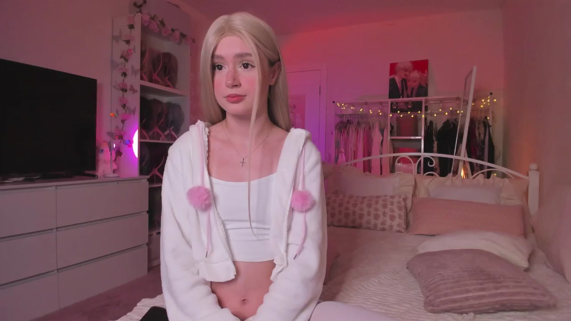 Gallery image thumbnail from AliceXsweeT's myfreecams stream on, 09/15/2025, 15:57 image 5 of 20