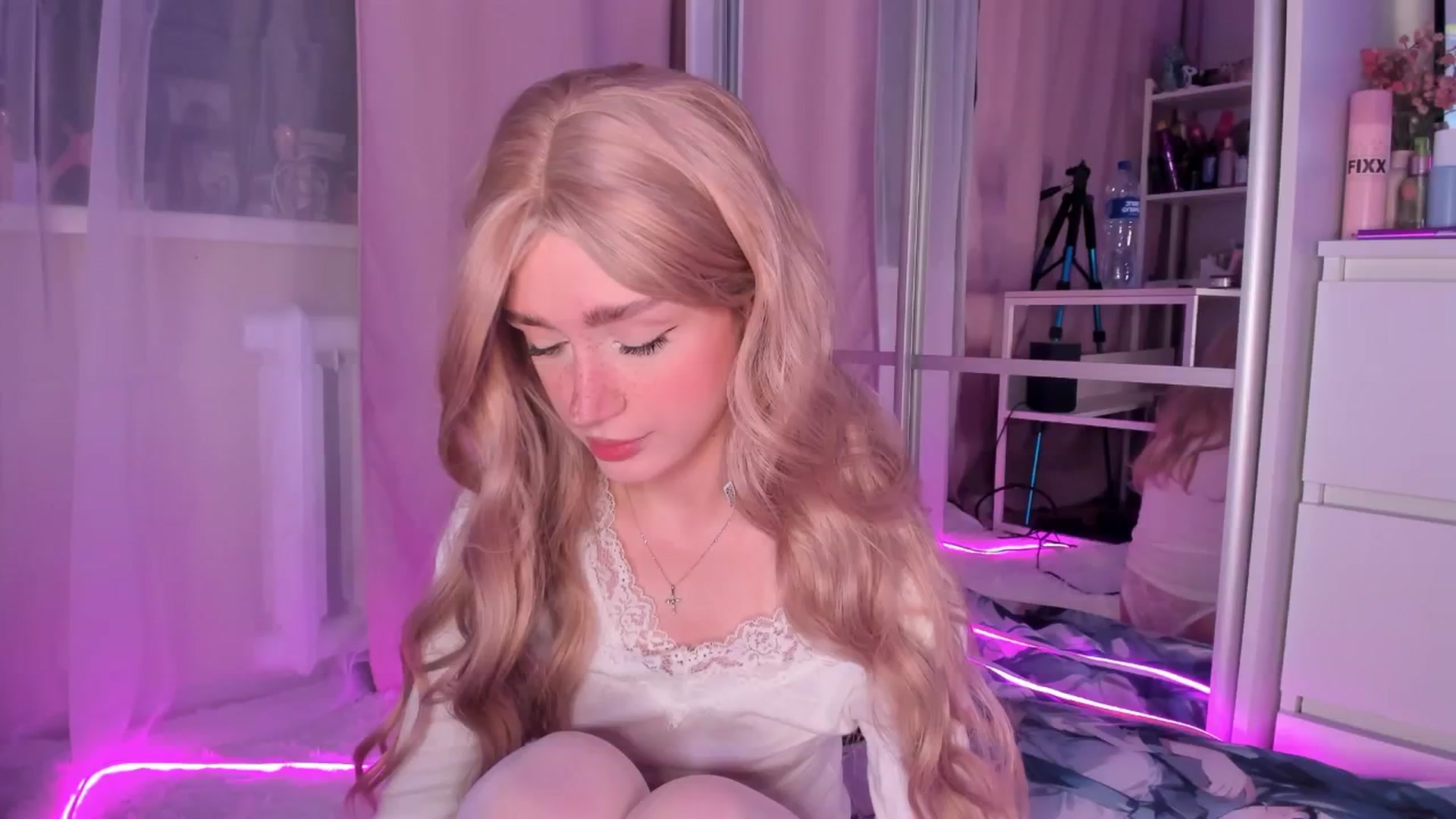 Gallery image thumbnail from AliceXsweeT's myfreecams stream on, 10/22/2025, 17:57 image 4 of 20