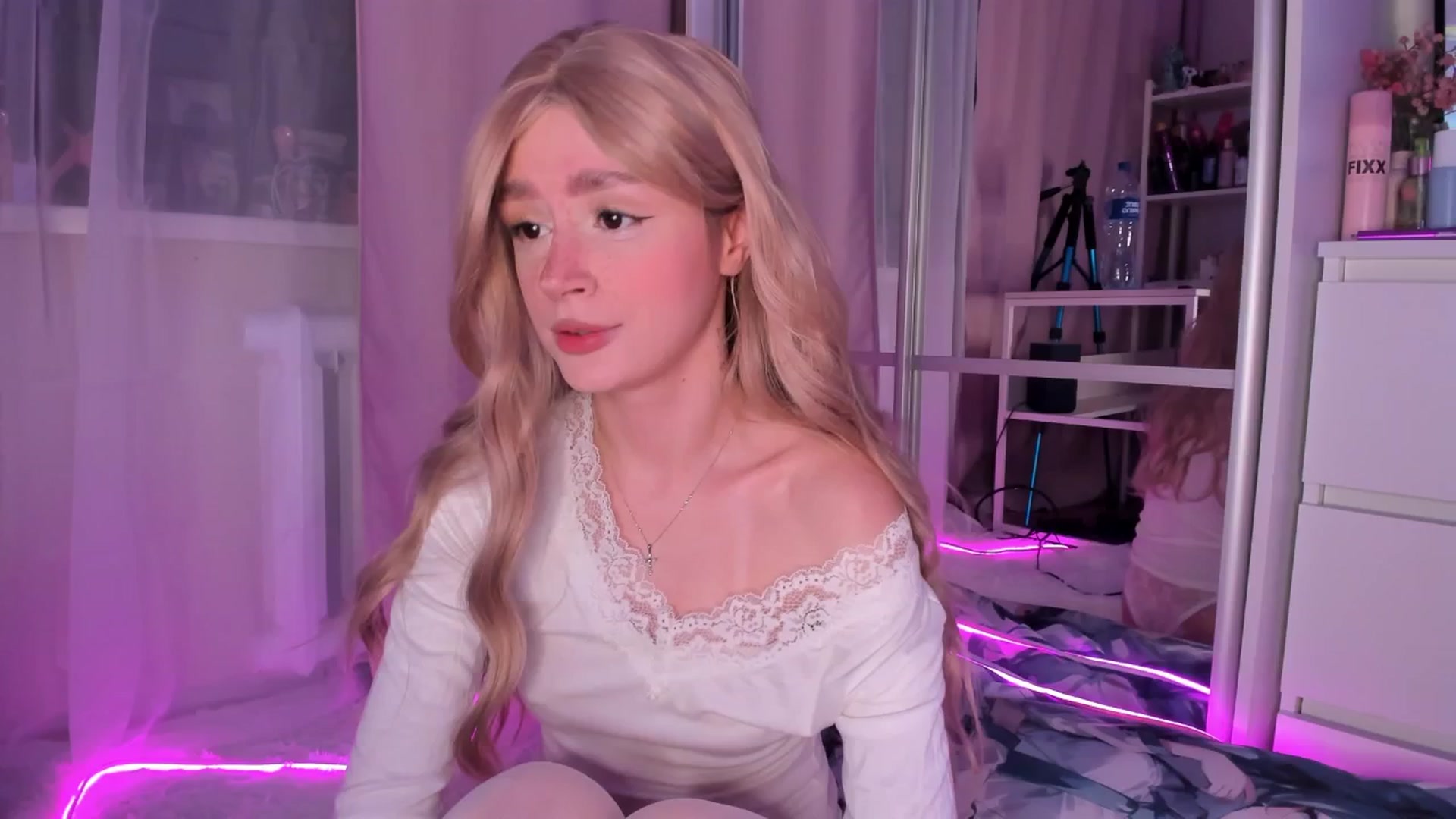 Gallery image thumbnail from AliceXsweeT's myfreecams stream on, 10/22/2025, 17:57 image 3 of 20