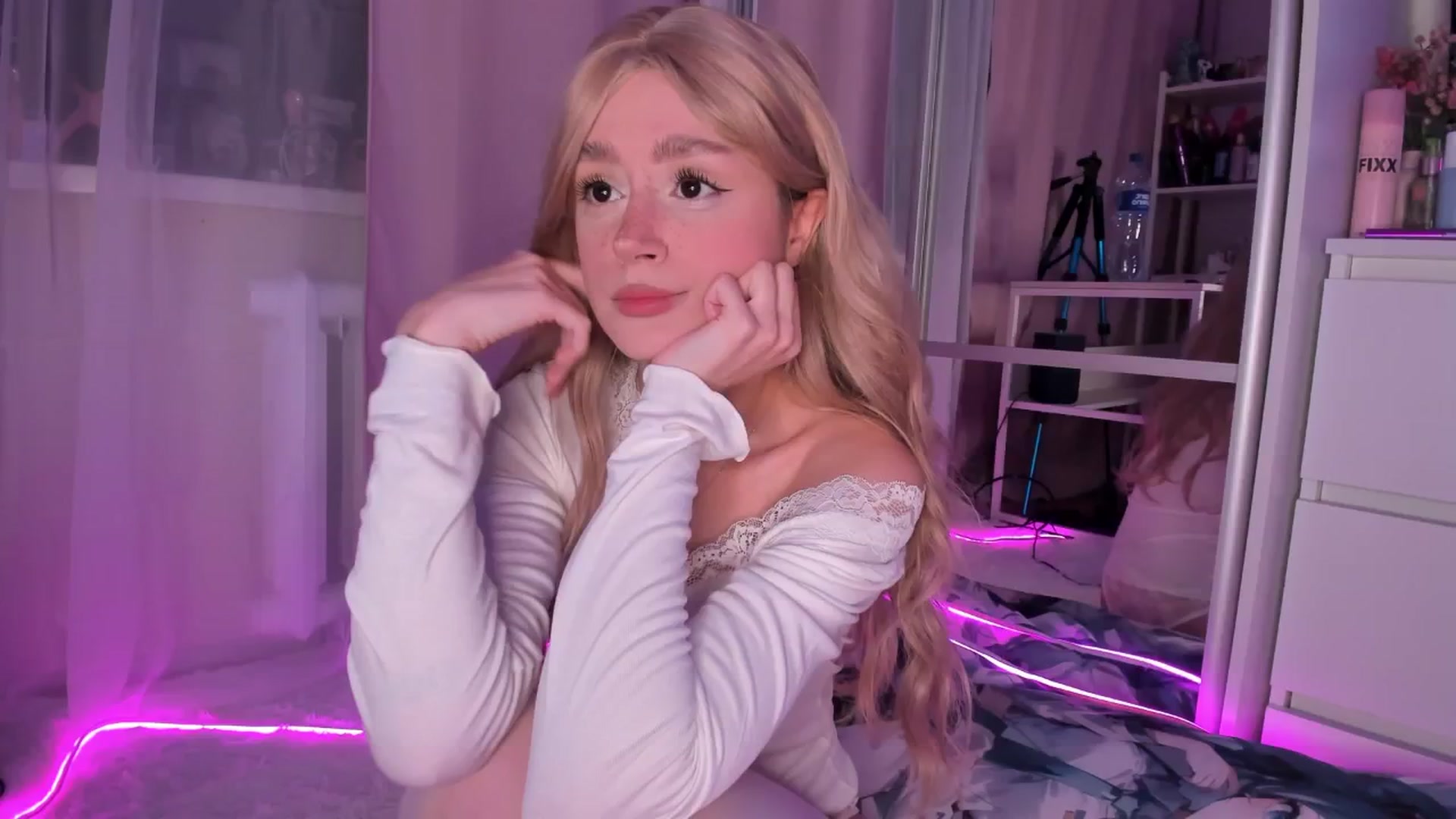 Gallery image thumbnail from AliceXsweeT's myfreecams stream on, 10/22/2025, 17:57 image 2 of 20