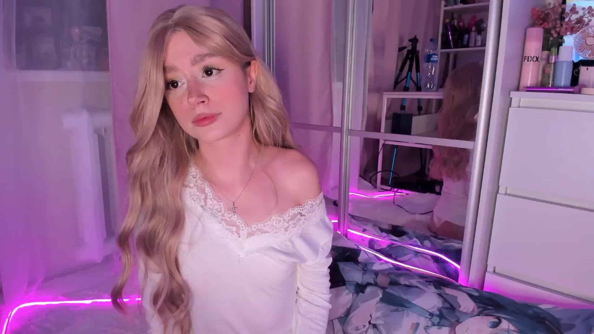 Gallery image thumbnail from AliceXsweeT's myfreecams stream on, 10/22/2025, 17:57 image 9 of 20