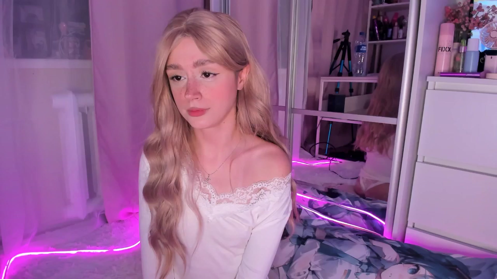 Gallery image thumbnail from AliceXsweeT's myfreecams stream on, 10/22/2025, 17:57 image 11 of 20