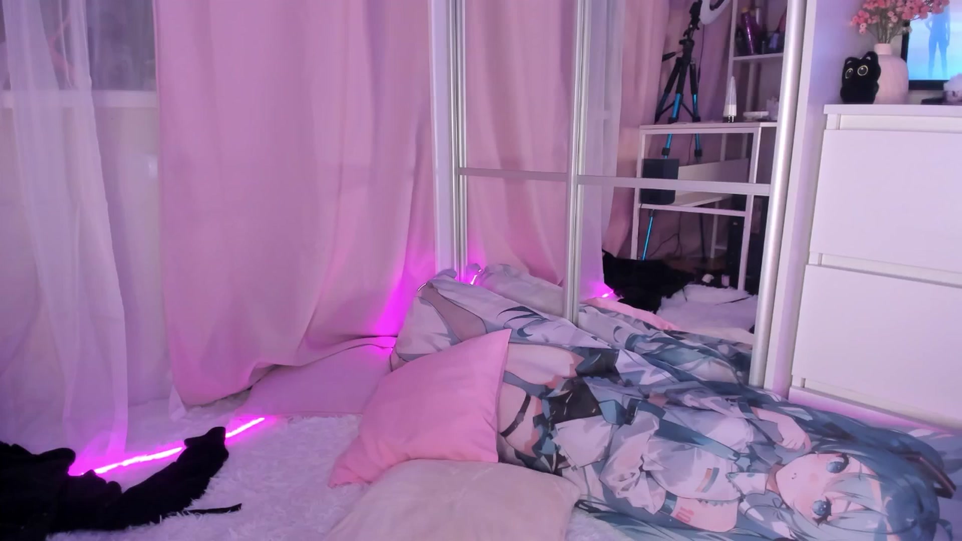 Gallery image thumbnail from AliceXsweeT's myfreecams stream on, 10/25/2025, 17:55 image 7 of 20