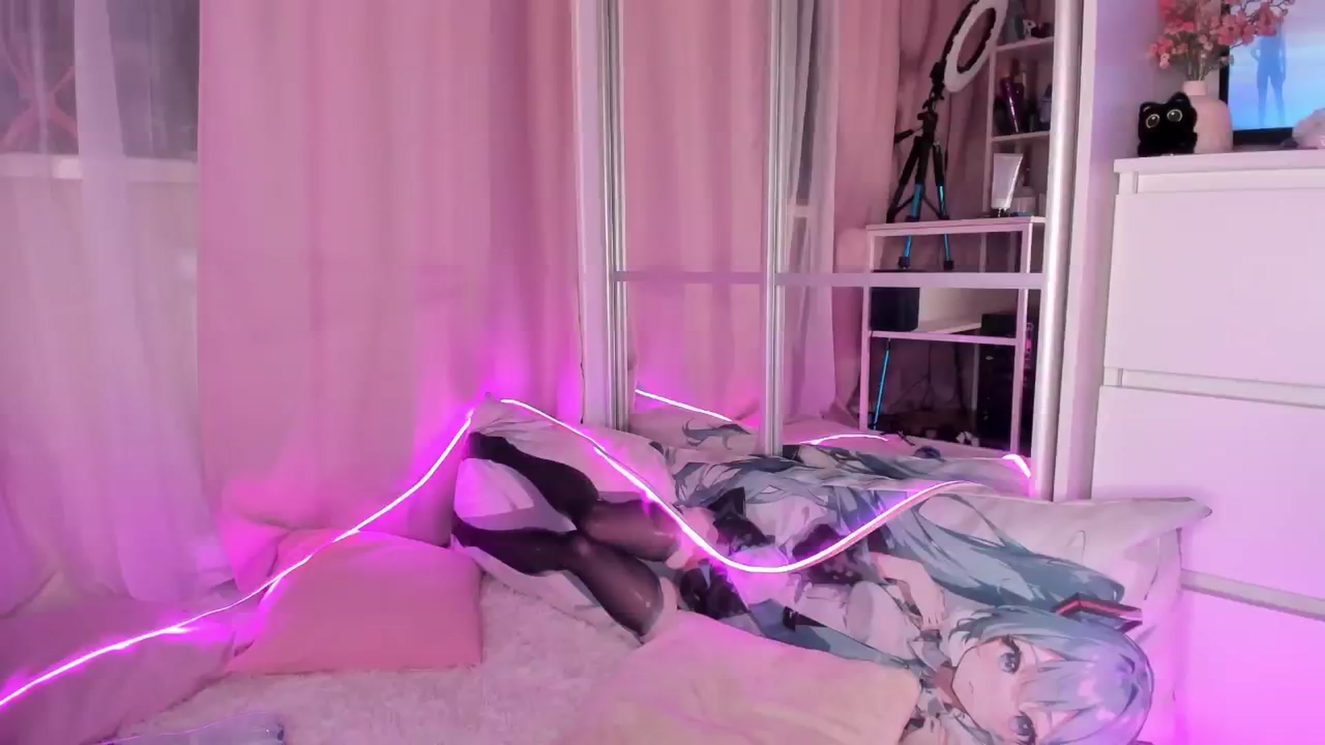 Gallery image thumbnail from AliceXsweeT's myfreecams stream on, 10/27/2025, 16:36 image 1 of 20