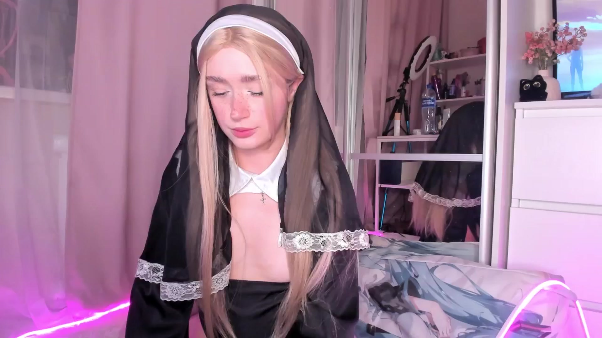 Gallery image thumbnail from AliceXsweeT's myfreecams stream on, 10/31/2025, 16:10 image 17 of 20