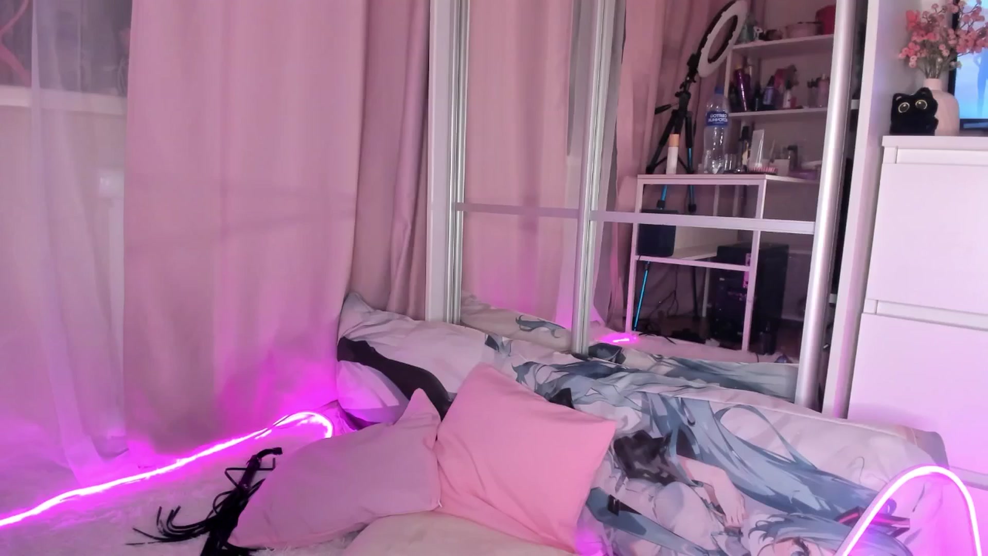 Gallery image thumbnail from AliceXsweeT's myfreecams stream on, 10/31/2025, 18:17 image 14 of 20