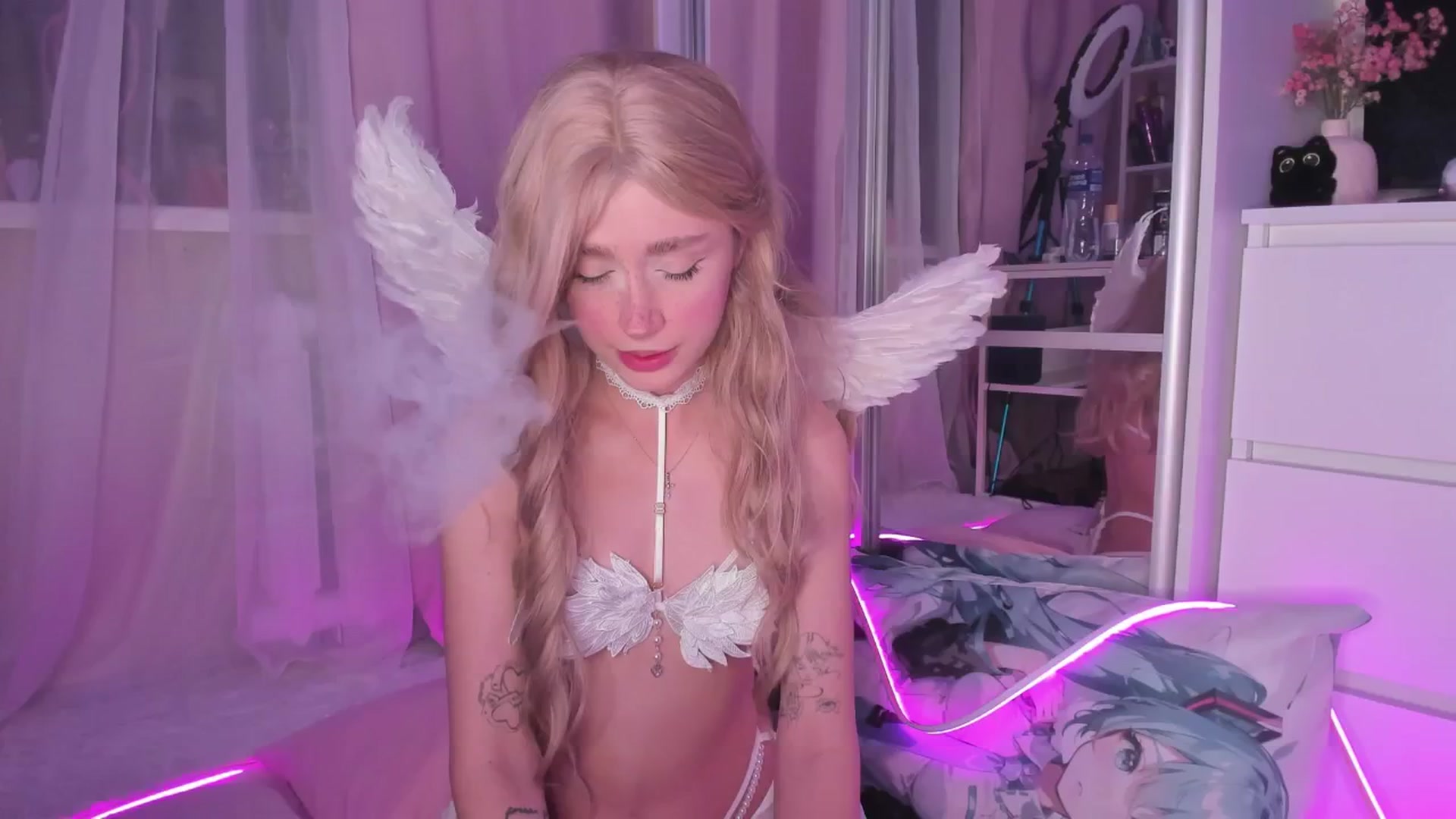 Gallery image thumbnail from AliceXsweeT's myfreecams stream on, 11/02/2025, 15:45 image 10 of 20