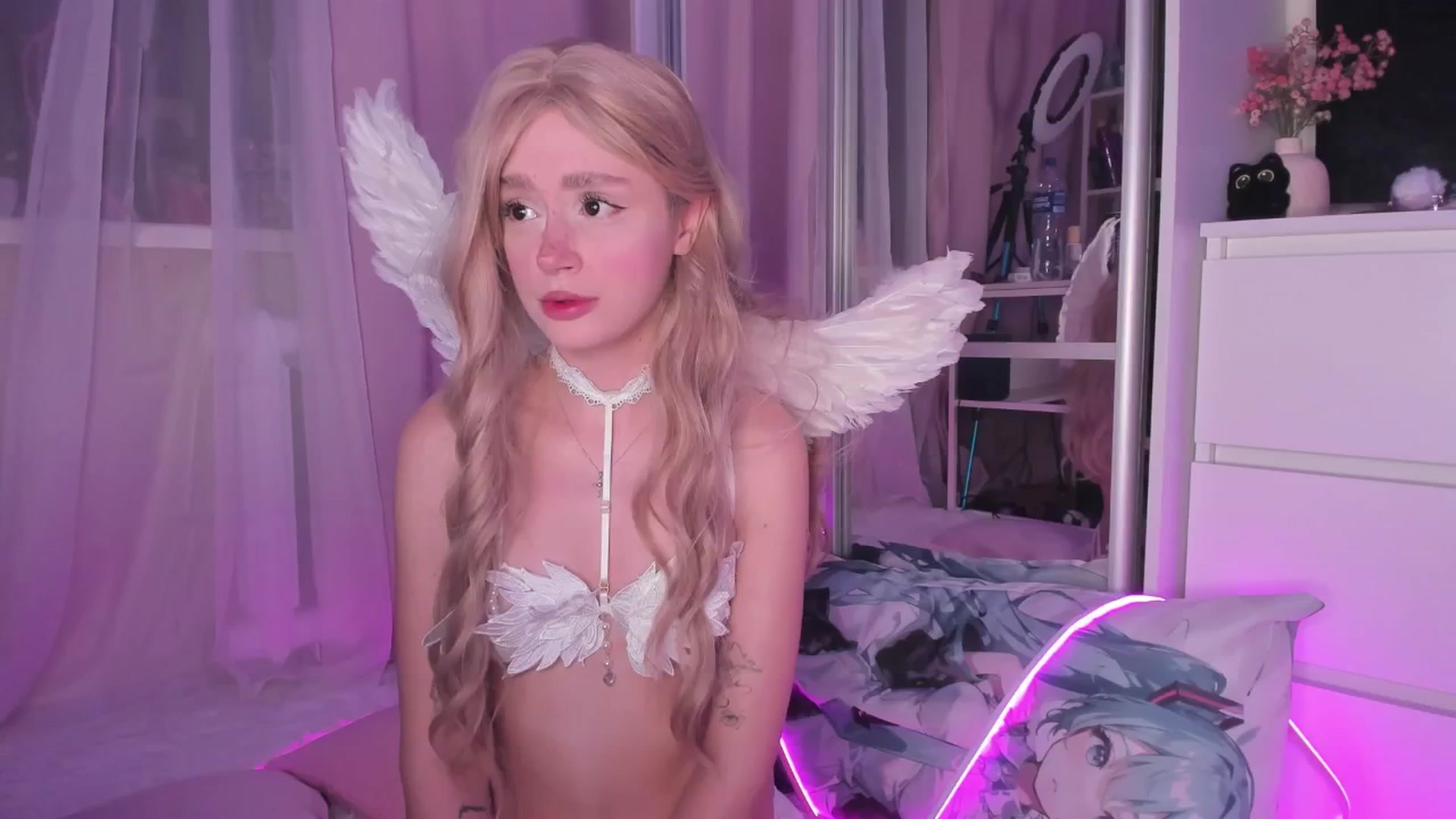 Gallery image thumbnail from AliceXsweeT's myfreecams stream on, 11/02/2025, 17:27 image 1 of 20