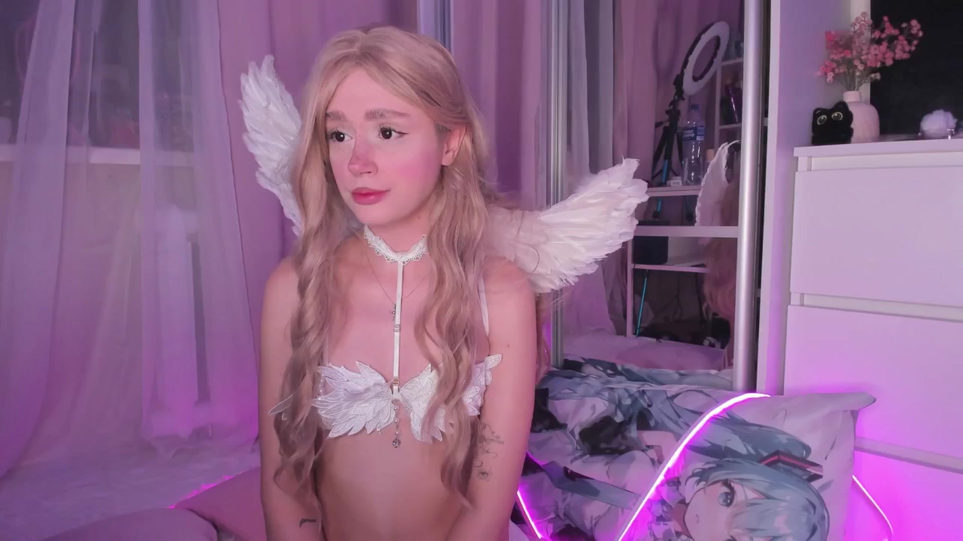 Gallery image thumbnail from AliceXsweeT's myfreecams stream on, 11/02/2025, 17:27 image 2 of 20