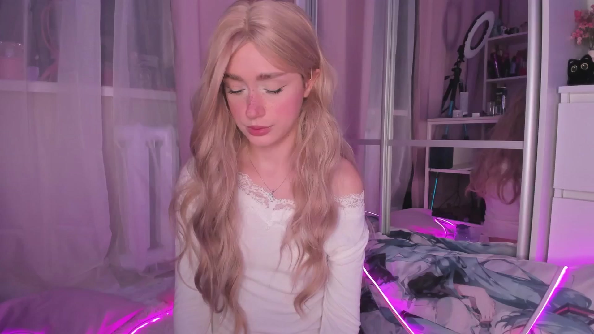 Gallery image thumbnail from AliceXsweeT's myfreecams stream on, 11/07/2025, 16:25 image 12 of 20