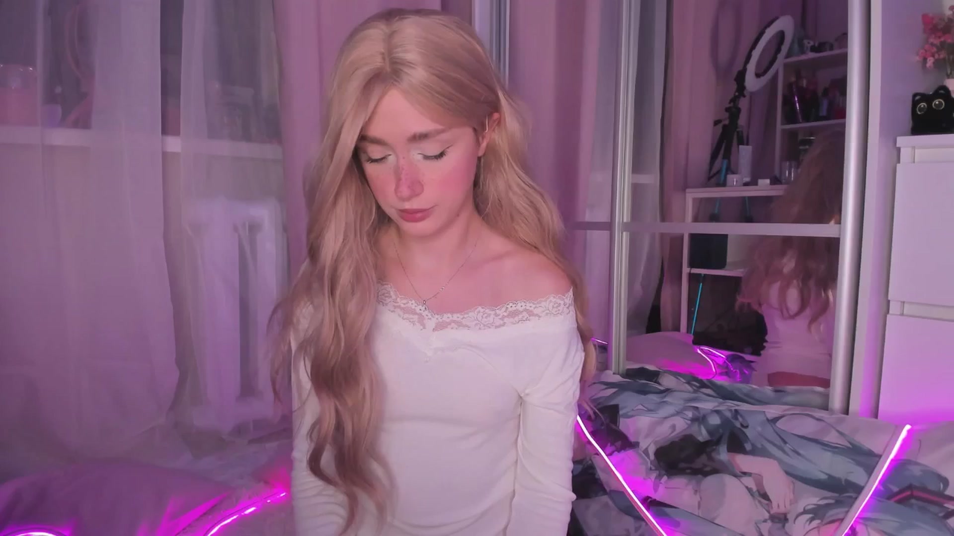 Gallery image thumbnail from AliceXsweeT's myfreecams stream on, 11/07/2025, 16:25 image 4 of 20