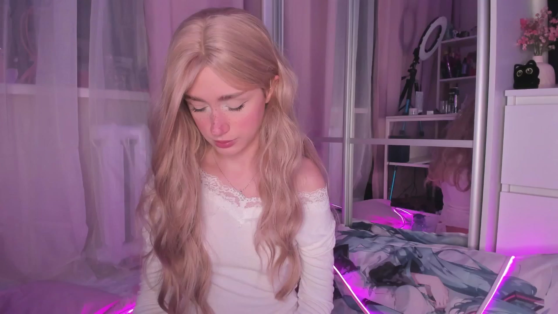 Gallery image thumbnail from AliceXsweeT's myfreecams stream on, 11/07/2025, 16:25 image 15 of 20